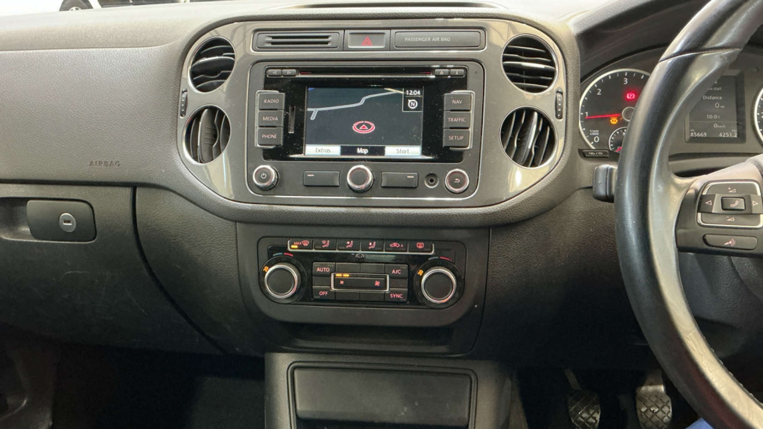 Used Volkswagen Tiguan 2015 for sale - 76972314: Photo 14