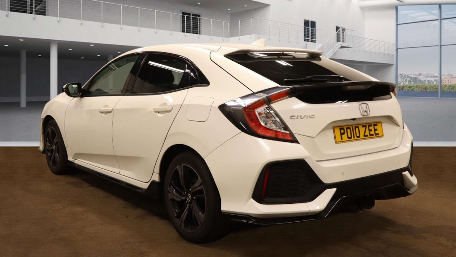 Used Honda Civic 2018 for sale - 77847570: Photo 4