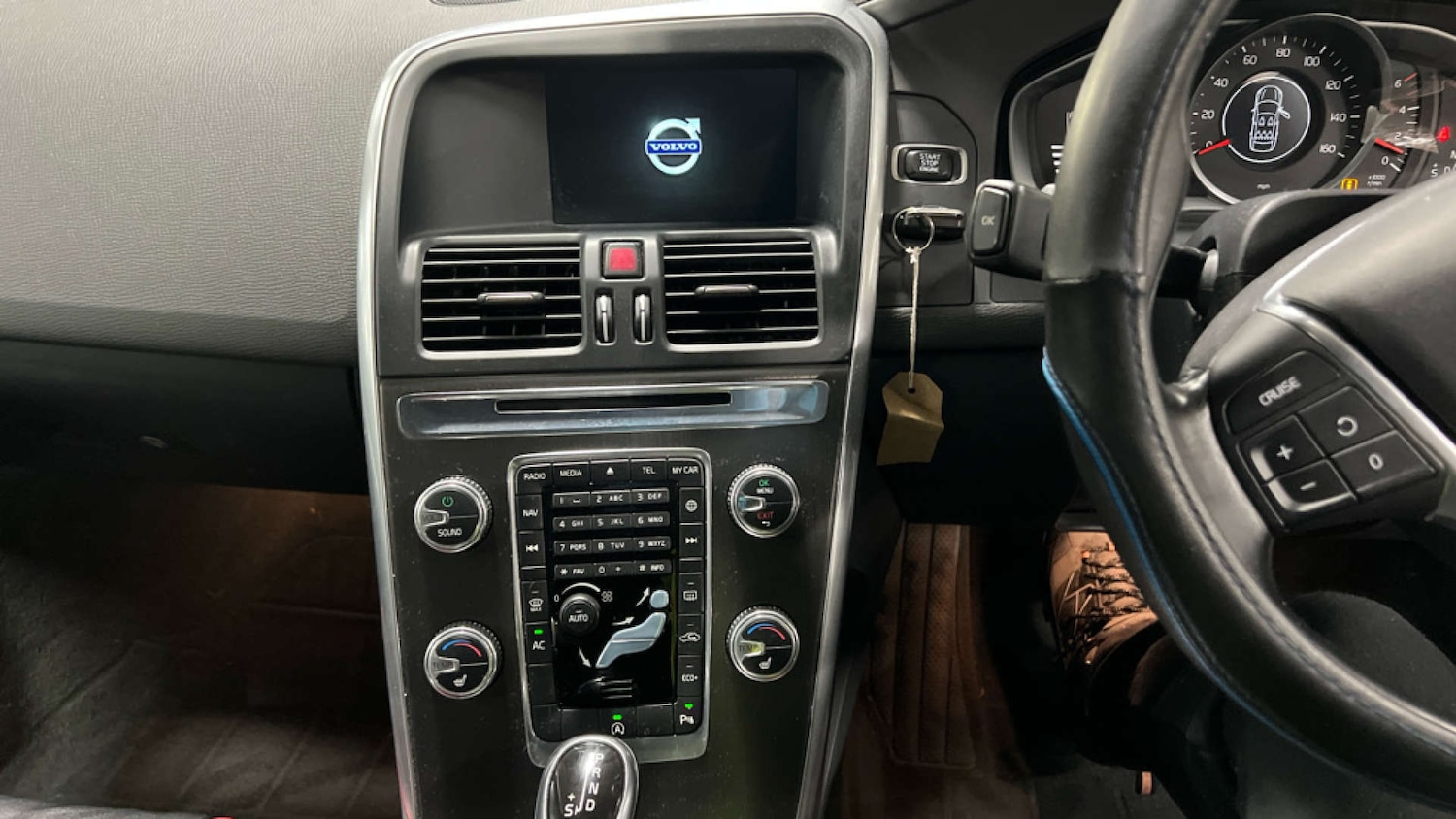 Used Volvo XC60 2015 for sale - 76972496: Photo 14