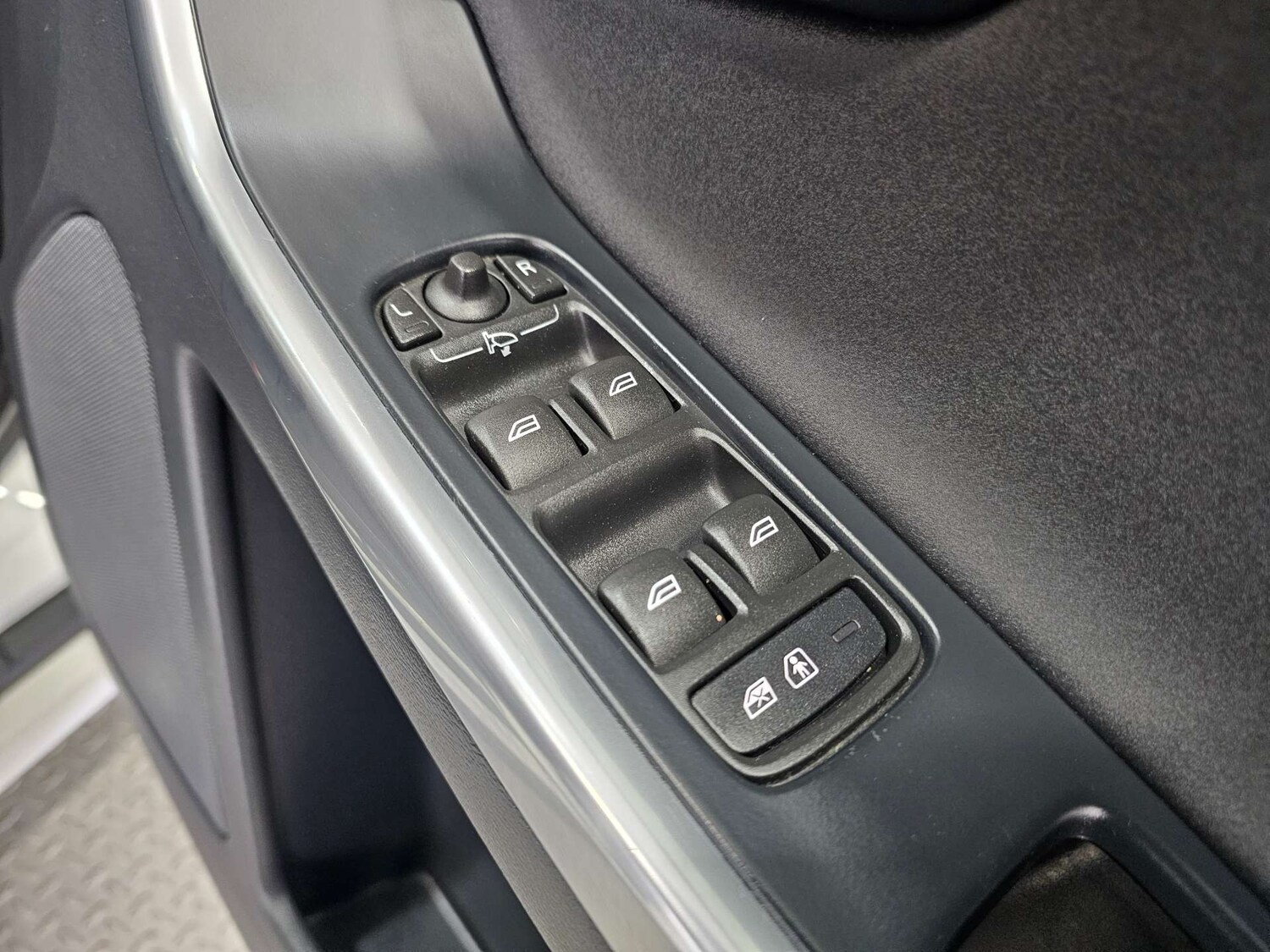 Used Volvo XC60 2015 for sale - 76972496: Photo 54