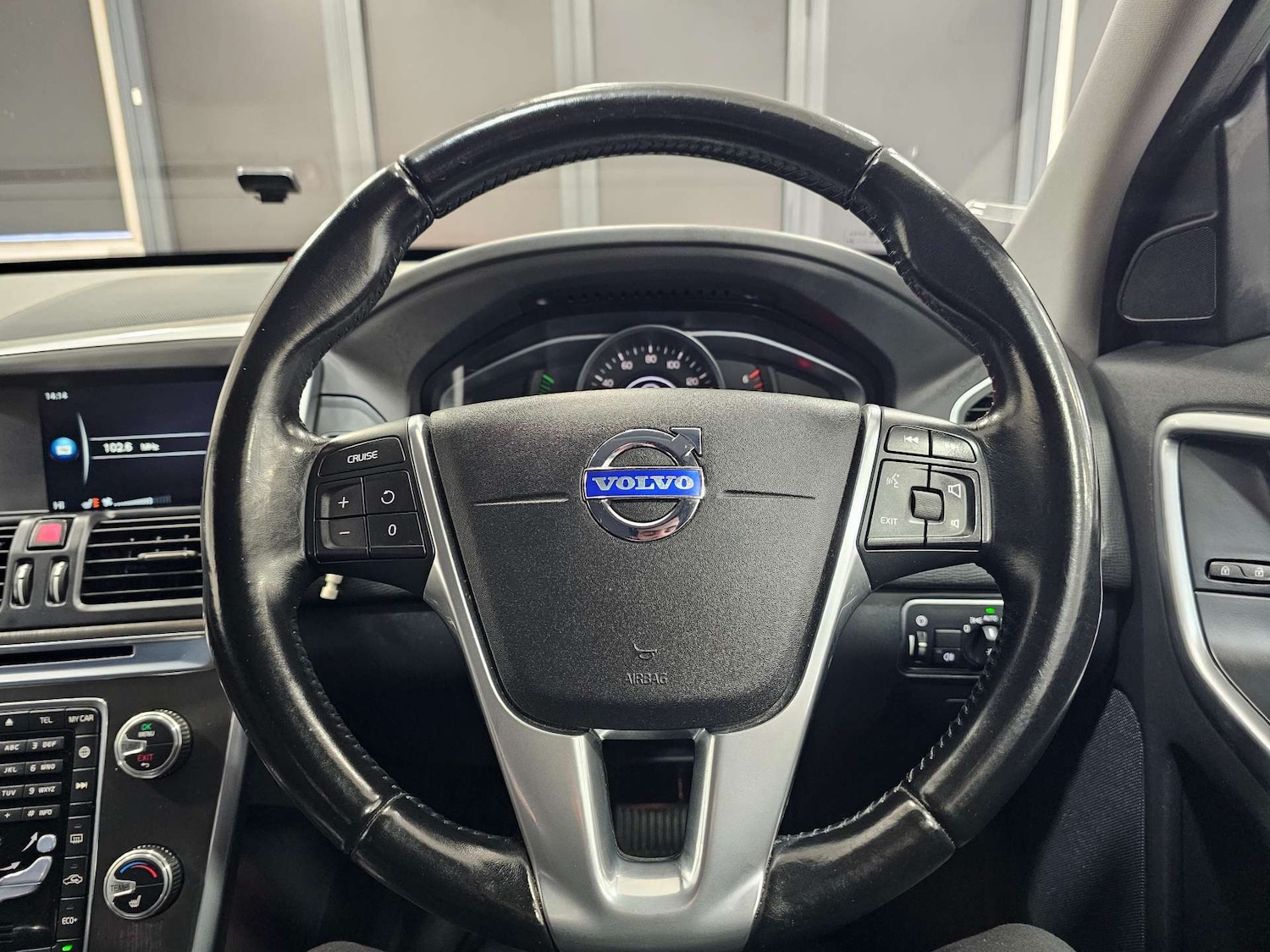 Used Volvo XC60 2015 for sale - 76972496: Photo 61