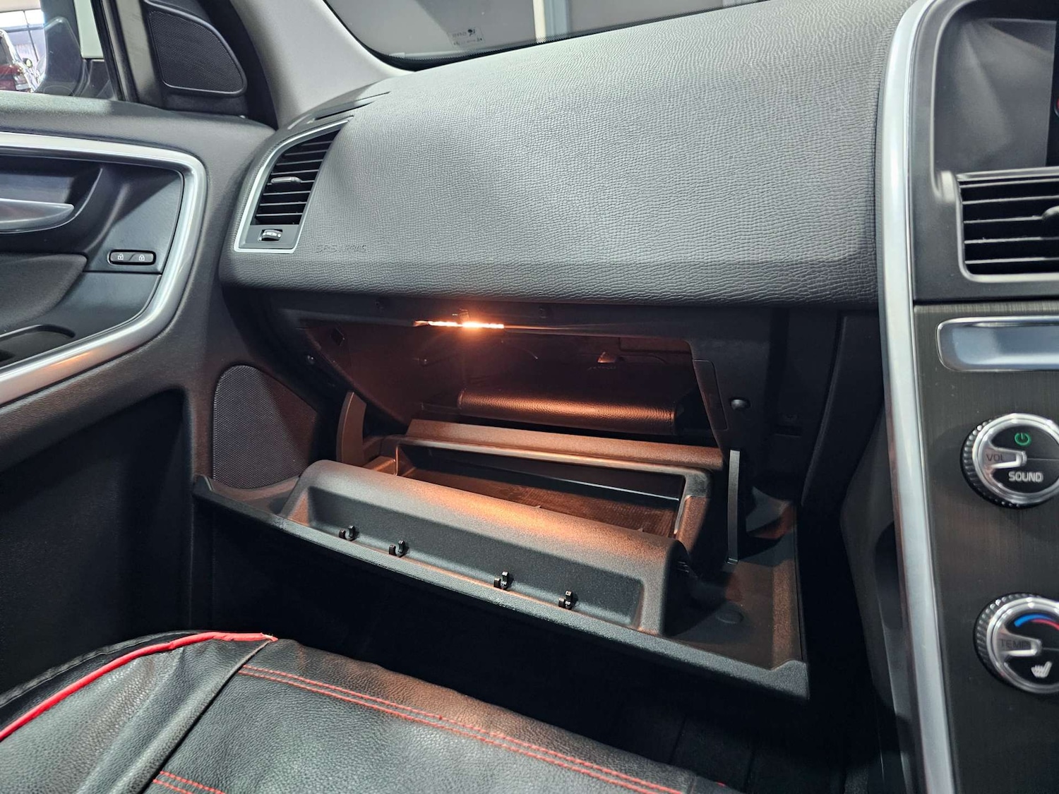 Used Volvo XC60 2015 for sale - 76972496: Photo 77