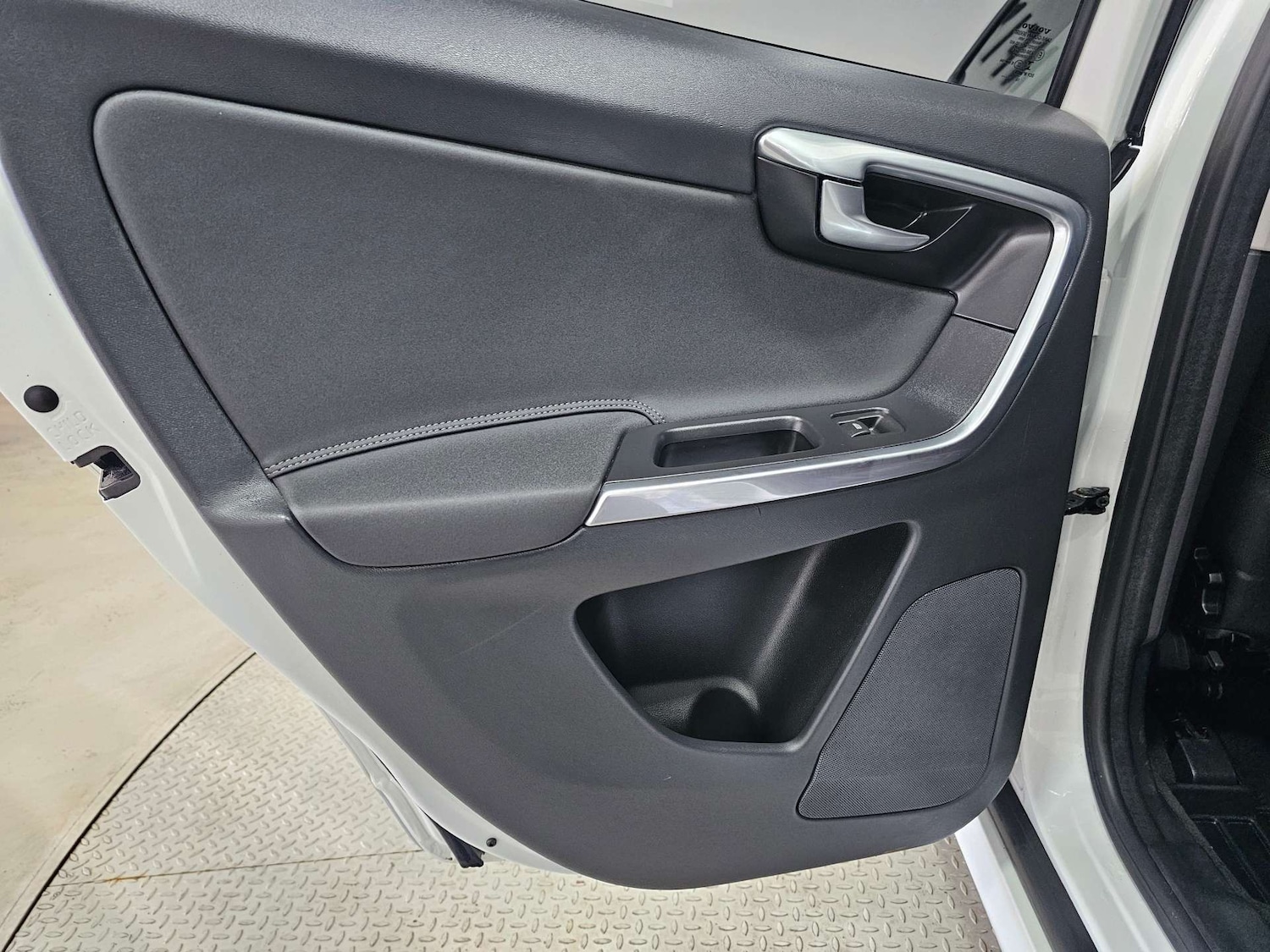 Used Volvo XC60 2015 for sale - 76972496: Photo 84