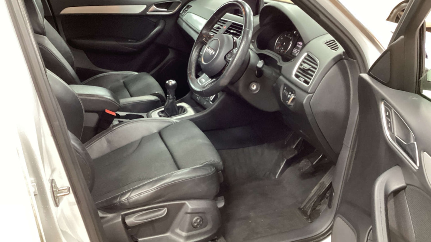 Used Audi Q3 2017 for sale - 77681250: Photo 11