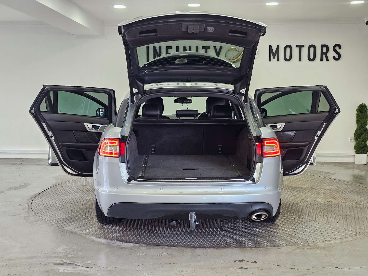 Used Jaguar XF 2015 for sale - 77073390: Photo 44