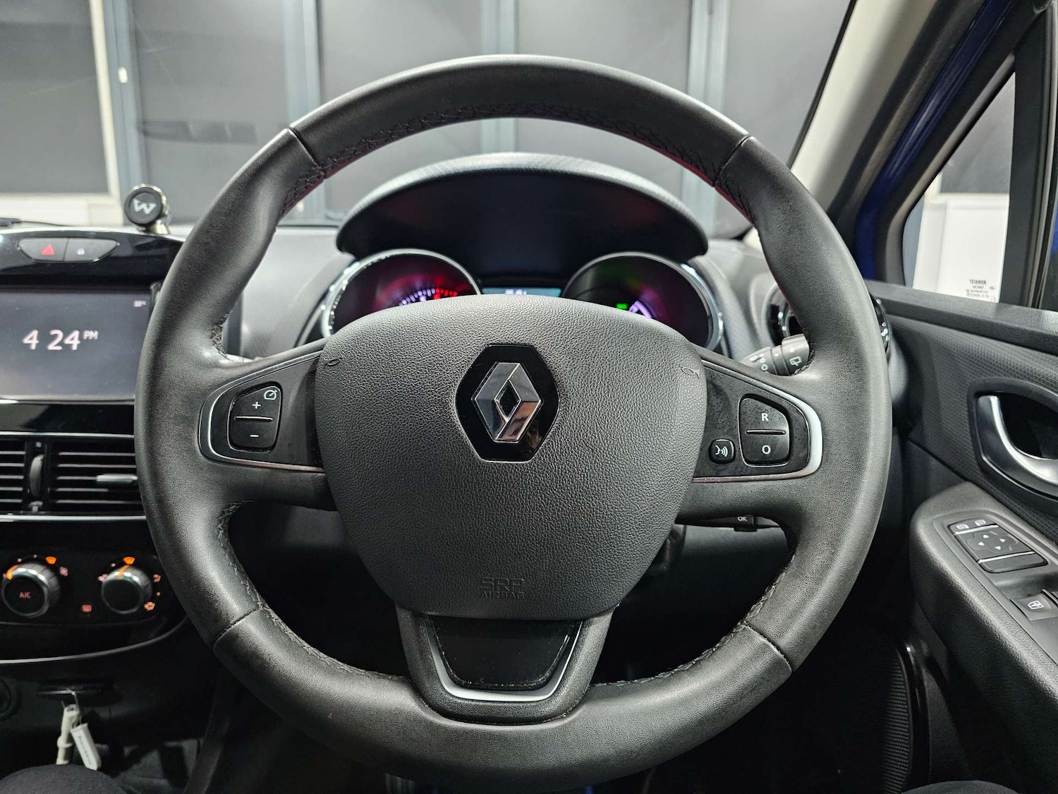 Used Renault Clio 2018 for sale - 76972423: Photo 10