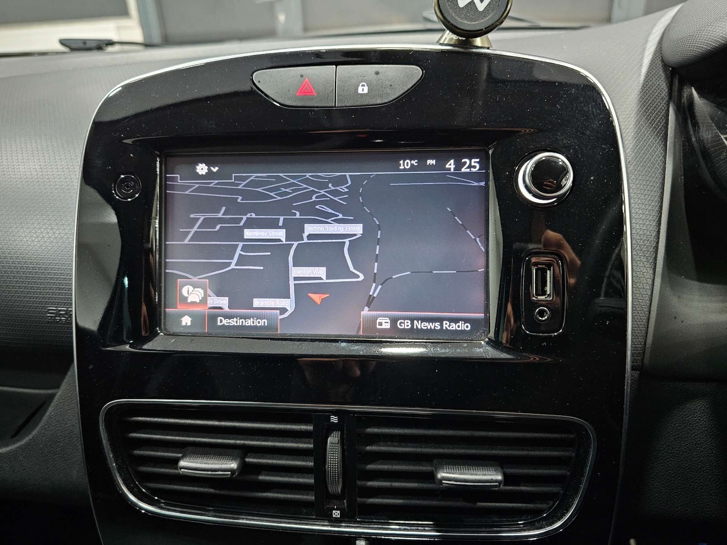 Used Renault Clio 2018 for sale - 76972423: Photo 2