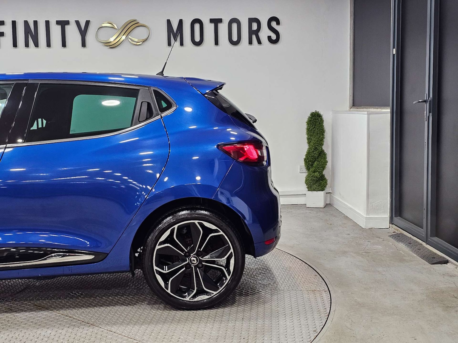 Used Renault Clio 2018 for sale - 76972423: Photo 21