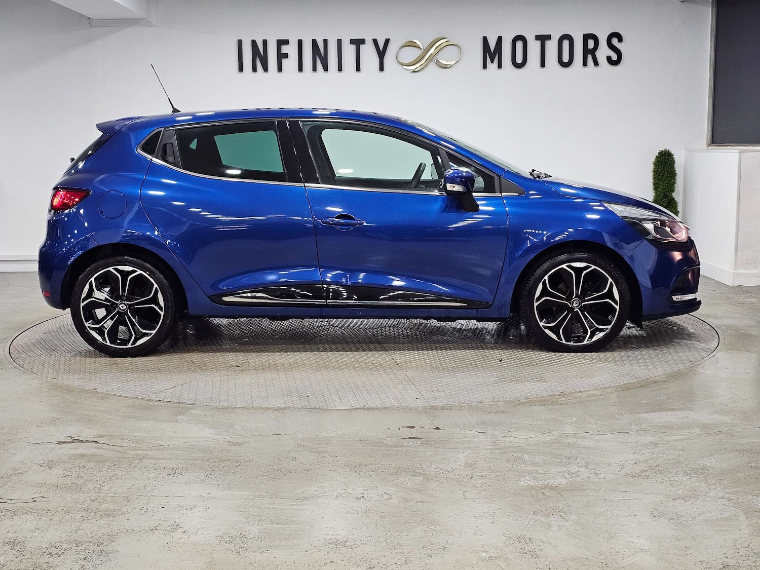 Used Renault Clio 2018 for sale - 76972423: Photo 35
