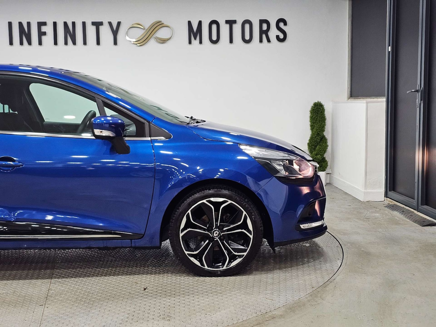 Used Renault Clio 2018 for sale - 76972423: Photo 36