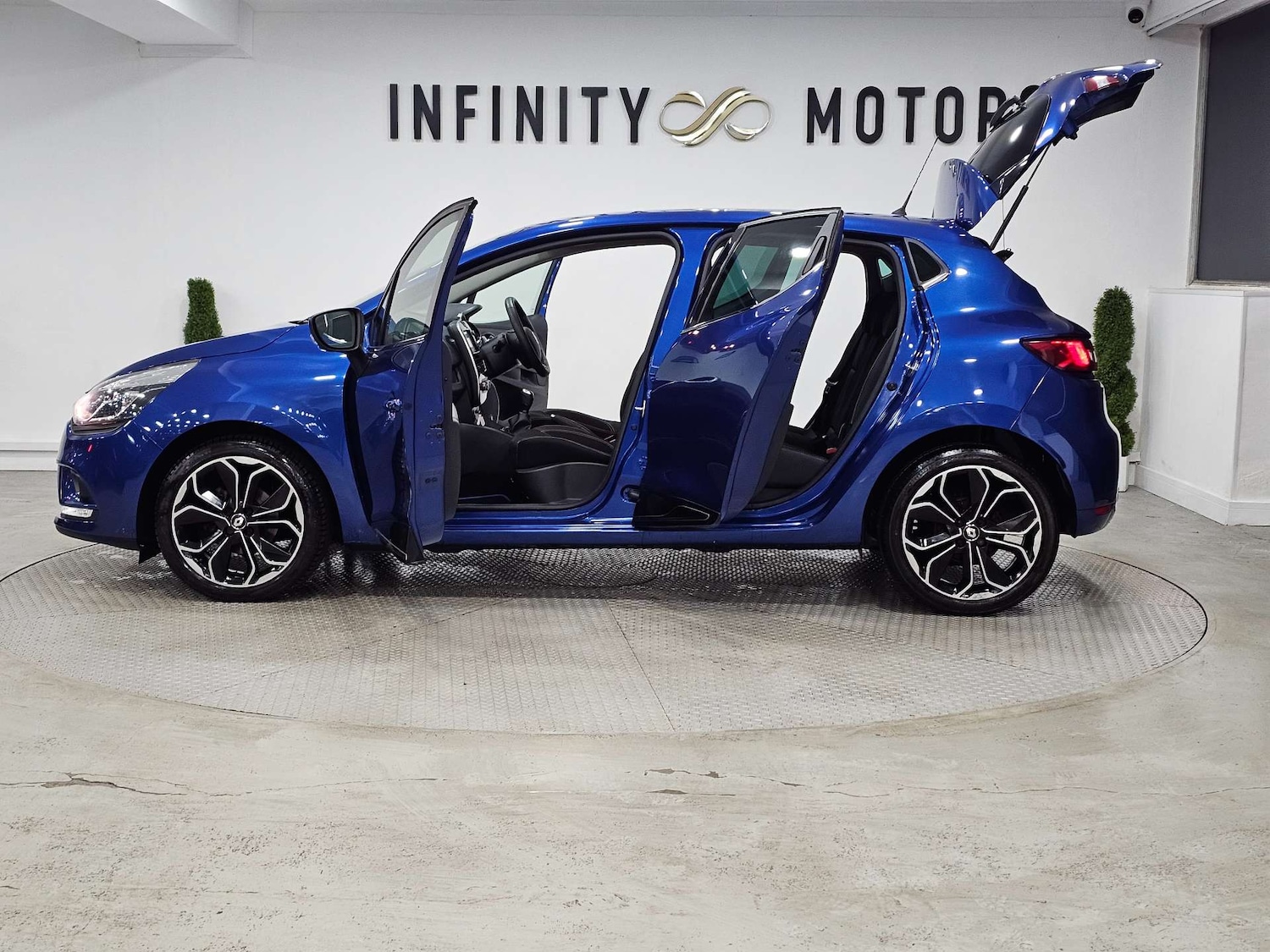 Used Renault Clio 2018 for sale - 76972423: Photo 46