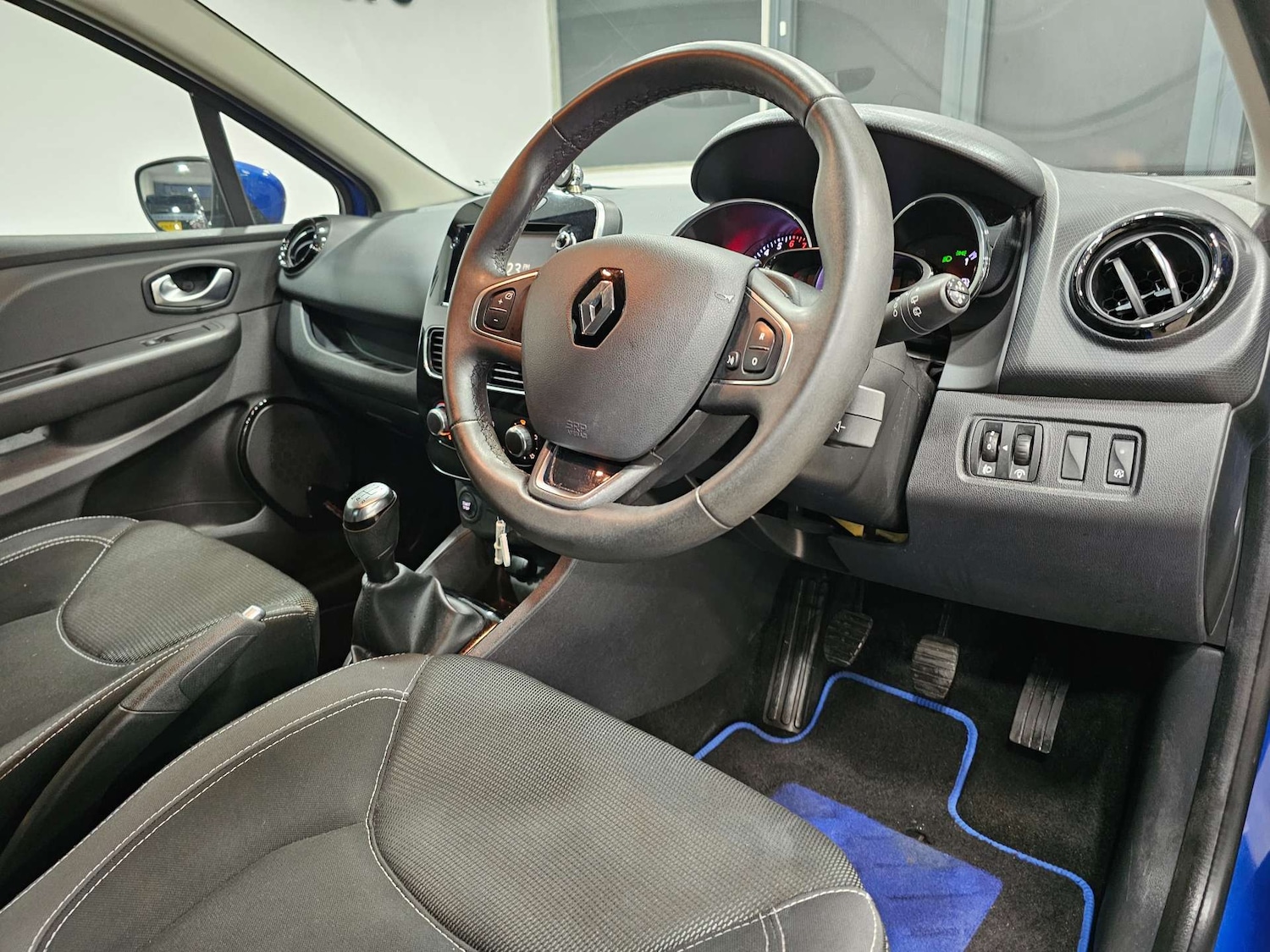 Used Renault Clio 2018 for sale - 76972423: Photo 5