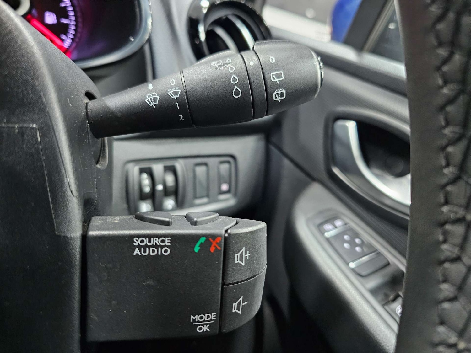 Used Renault Clio 2018 for sale - 76972423: Photo 59