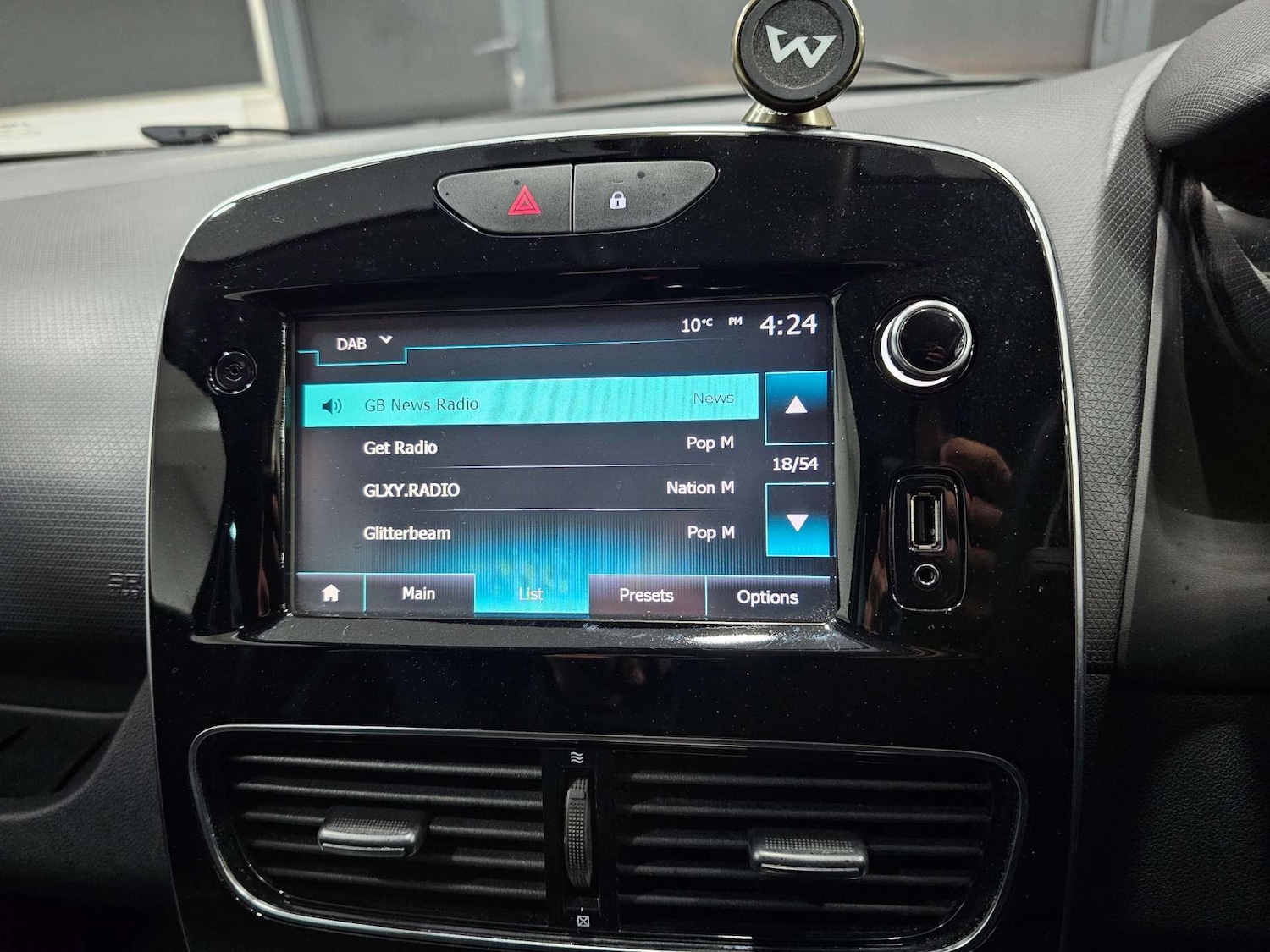 Used Renault Clio 2018 for sale - 76972423: Photo 64