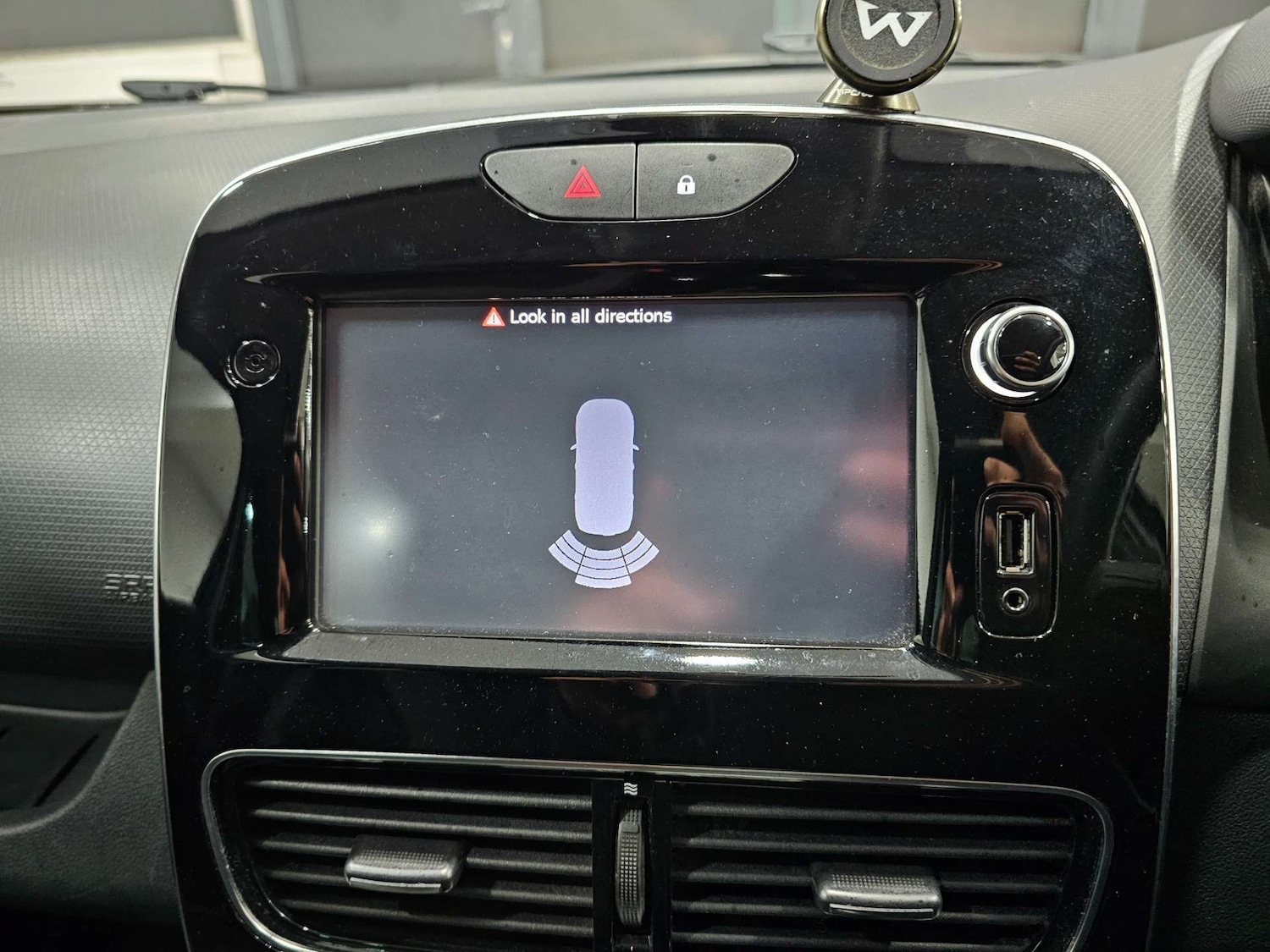 Used Renault Clio 2018 for sale - 76972423: Photo 7