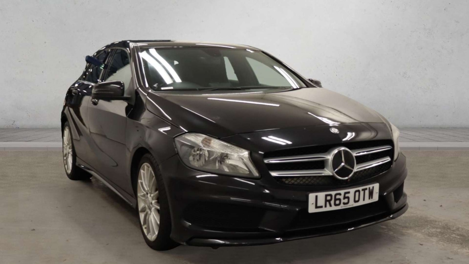 Used Mercedes-Benz A-Class 2015 for sale - 76972475: Photo 1