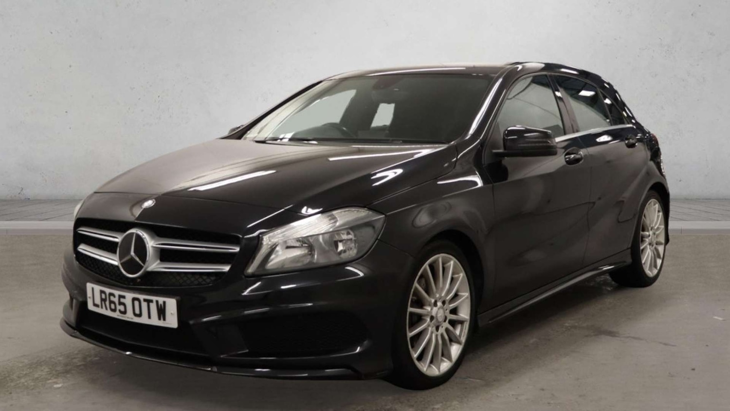 Used Mercedes-Benz A-Class 2015 for sale - 76972475: Photo 3