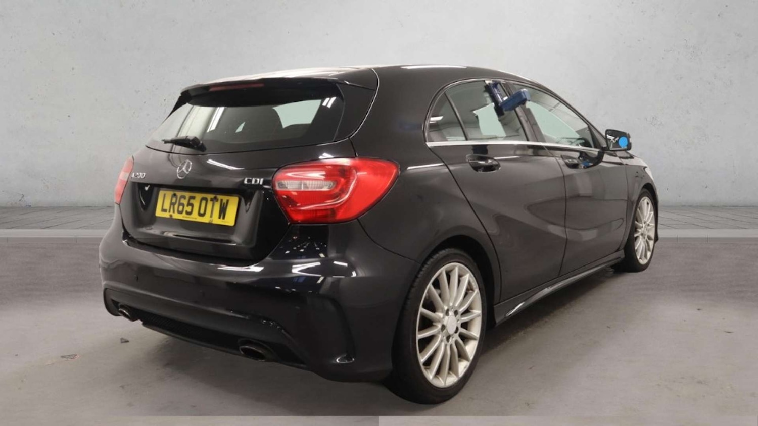 Used Mercedes-Benz A-Class 2015 for sale - 76972475: Photo 5