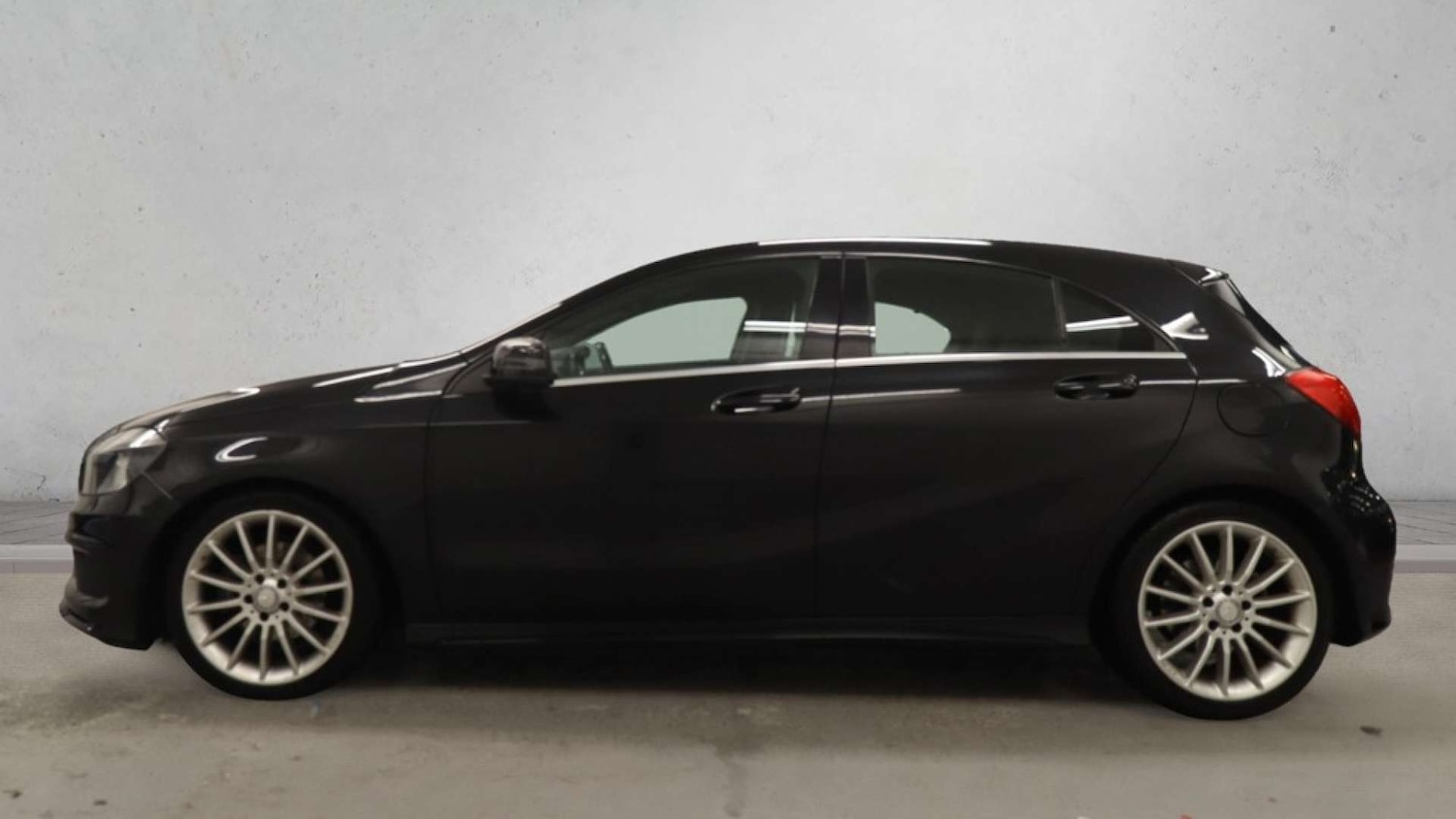 Used Mercedes-Benz A-Class 2015 for sale - 76972475: Photo 8