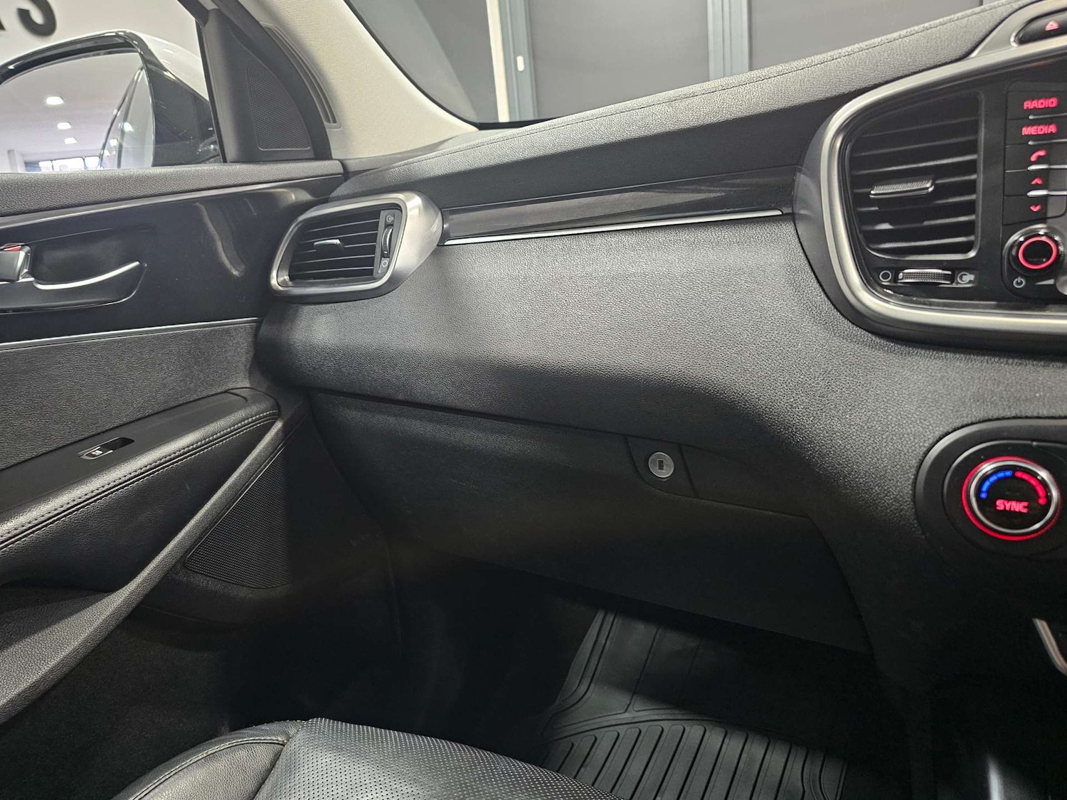 Used Kia Sorento 2015 for sale - 76972308: Photo 78