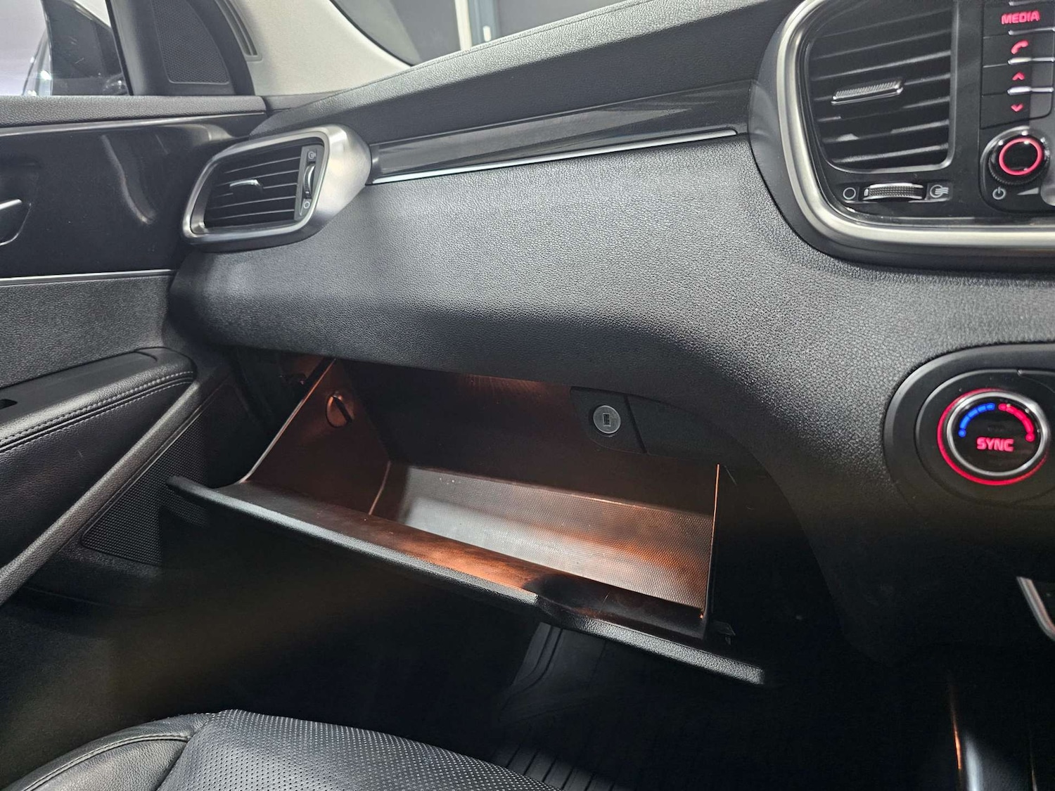 Used Kia Sorento 2015 for sale - 76972308: Photo 79