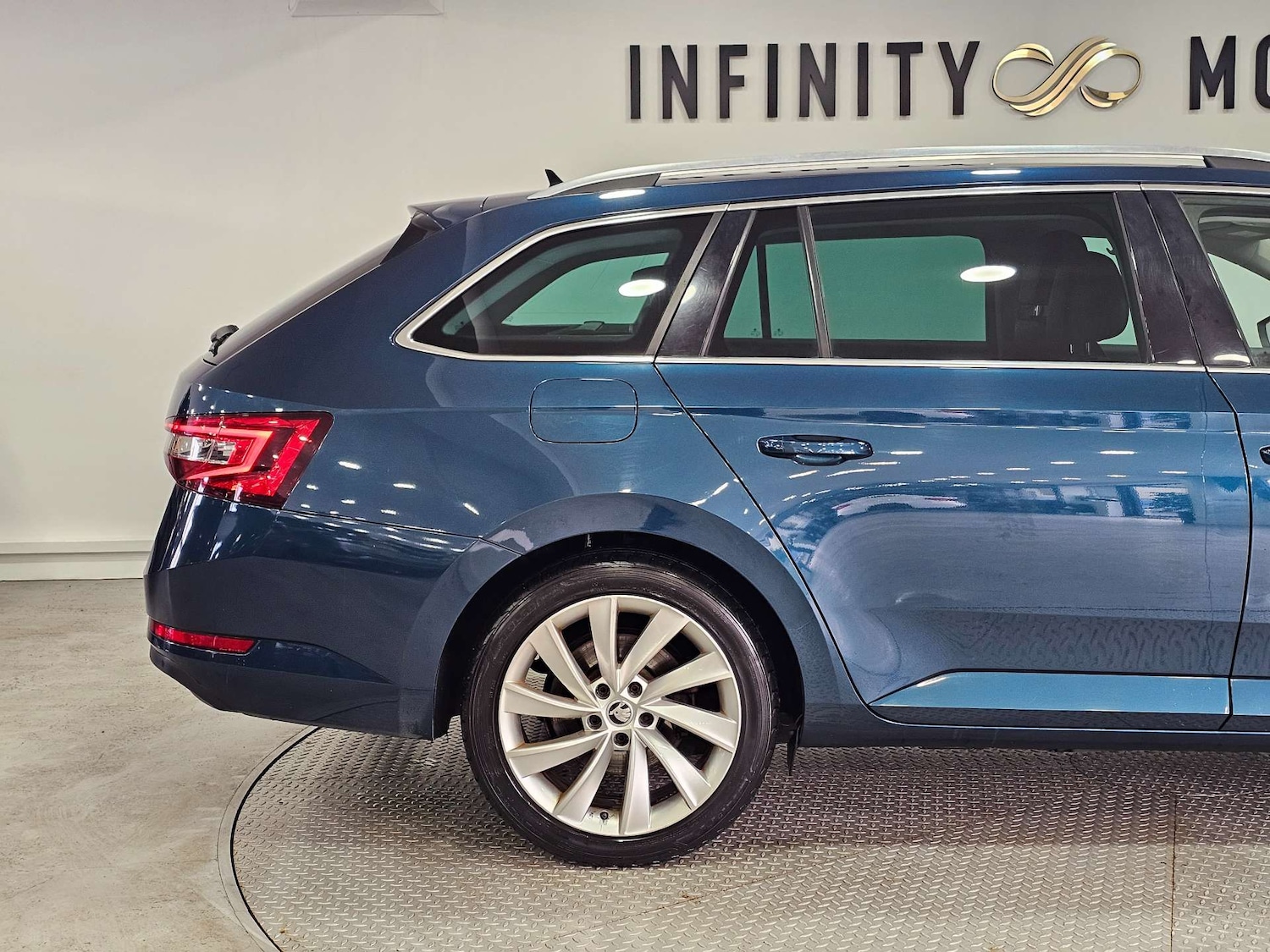 Used Skoda Superb 2017 for sale - 76972473: Photo 37