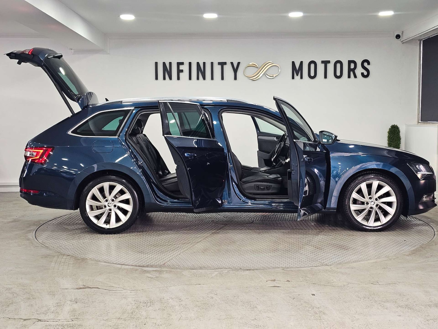 Used Skoda Superb 2017 for sale - 76972473: Photo 43