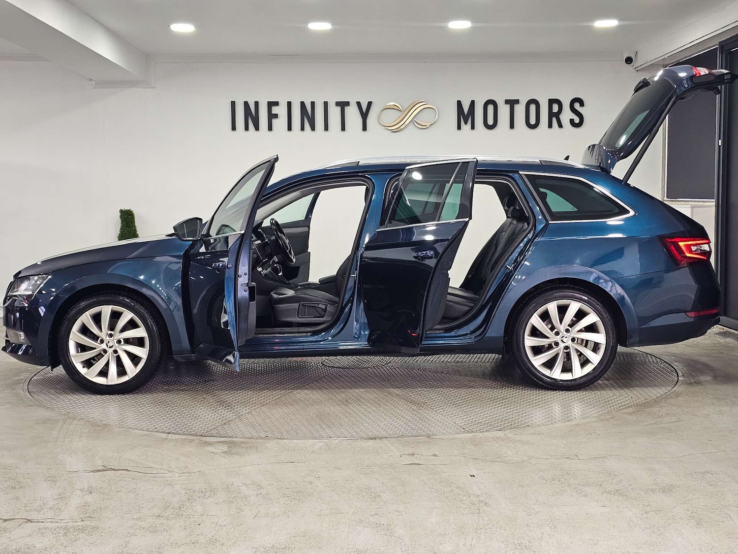 Used Skoda Superb 2017 for sale - 76972473: Photo 47