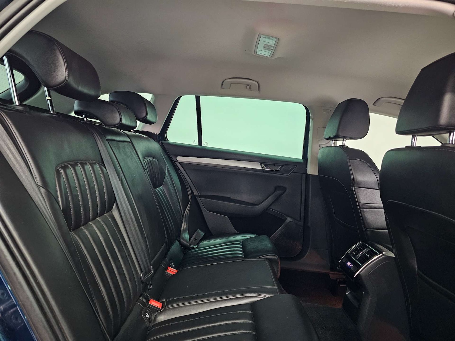 Used Skoda Superb 2017 for sale - 76972473: Photo 84