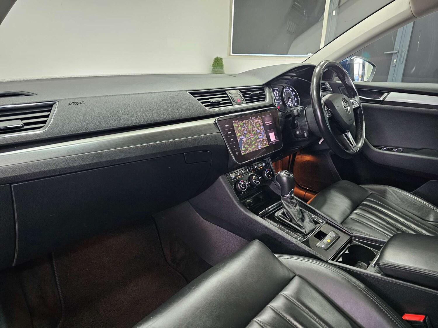 Used Skoda Superb 2017 for sale - 76972473: Photo 96