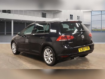 Used Volkswagen Golf 2015 for sale - 76972357: Photo