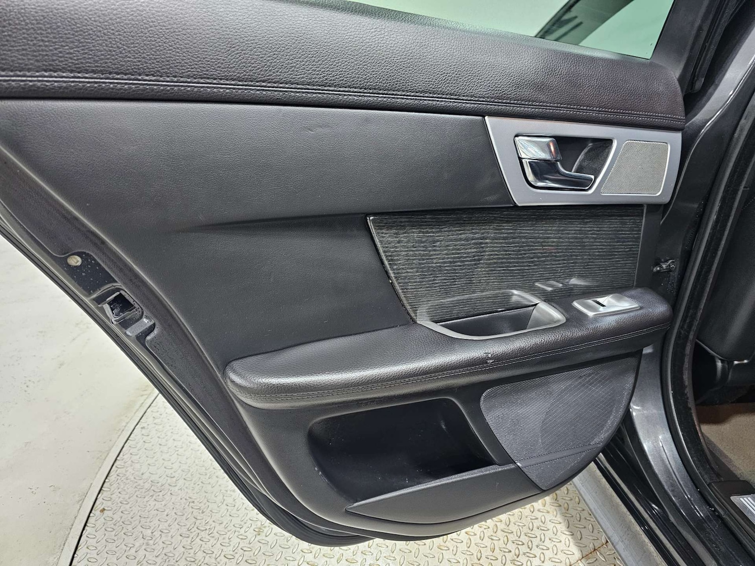 Used Jaguar XF 2015 for sale - 77045746: Photo 78