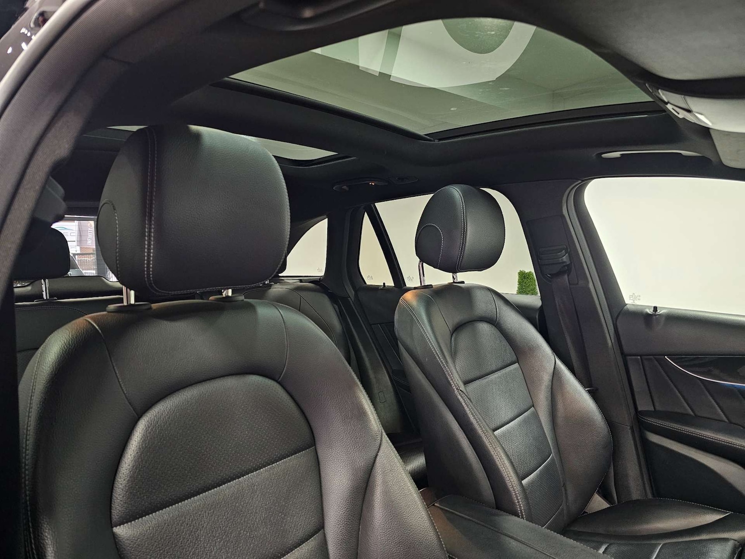 Used Mercedes-Benz GLC 2019 for sale - 76972376: Photo 3