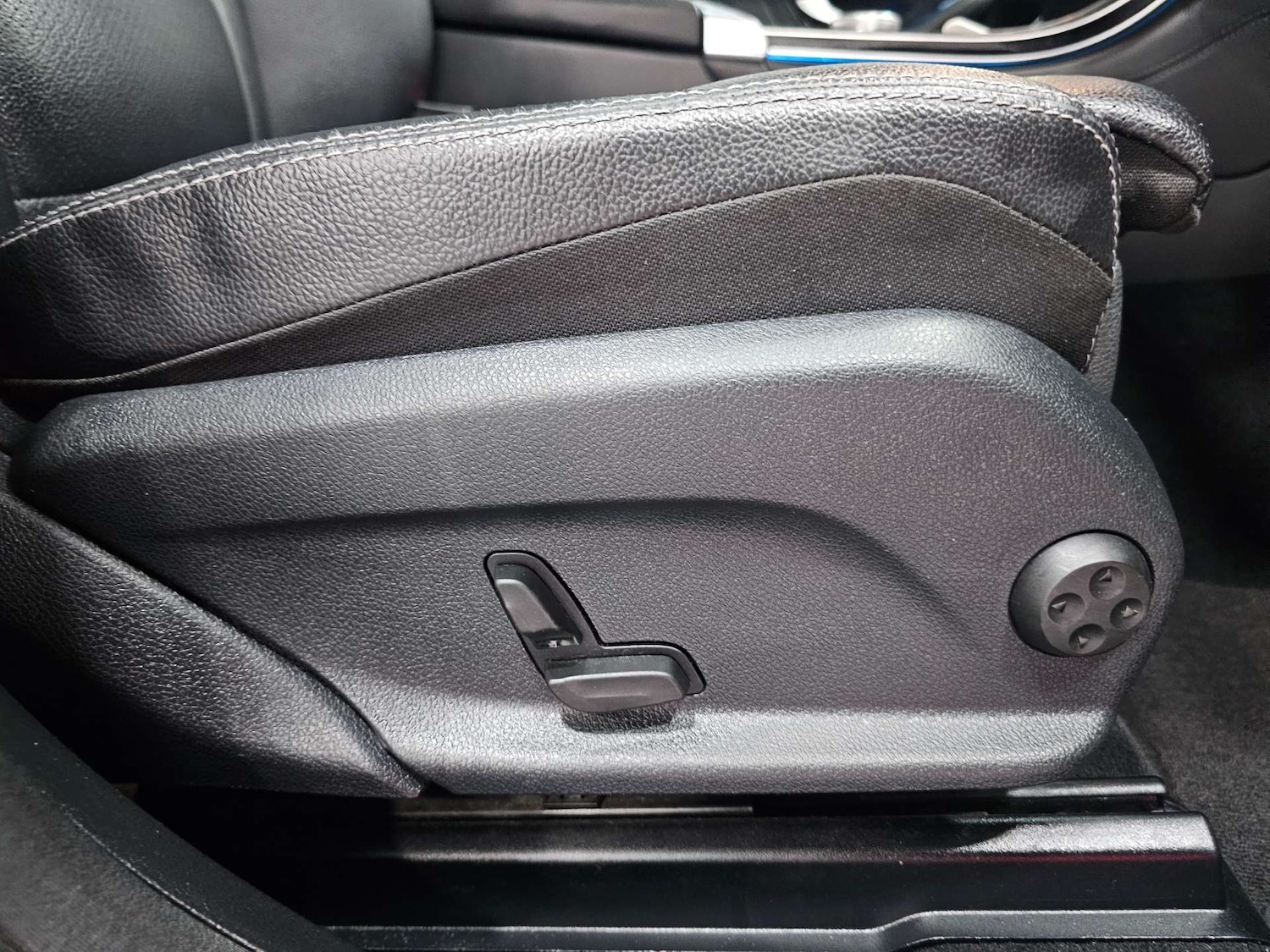 Used Mercedes-Benz GLC 2019 for sale - 76972376: Photo 60