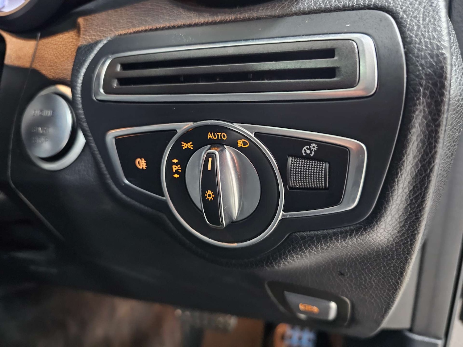 Used Mercedes-Benz GLC 2019 for sale - 76972376: Photo 61