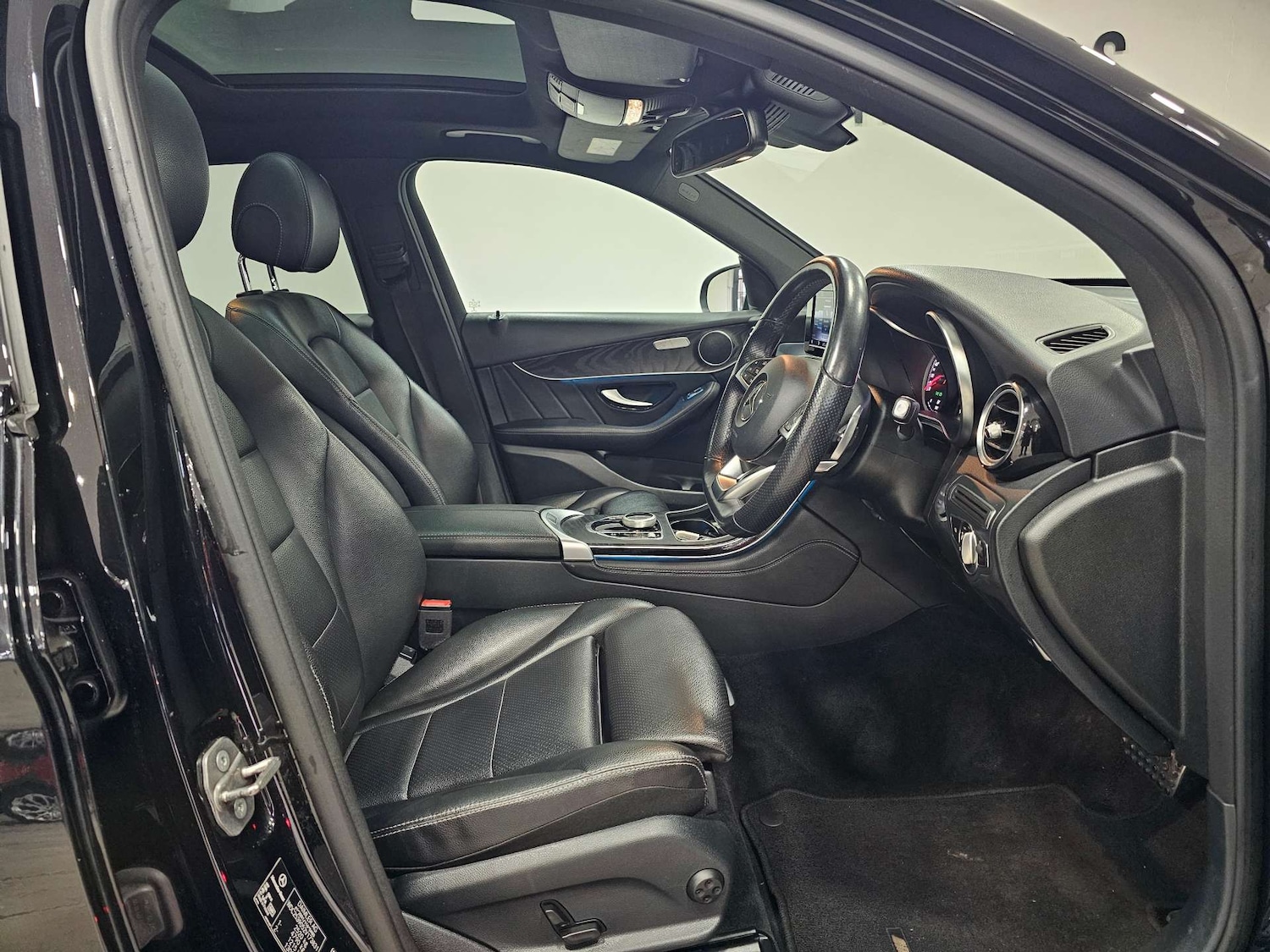 Used Mercedes-Benz GLC 2019 for sale - 76972376: Photo 7