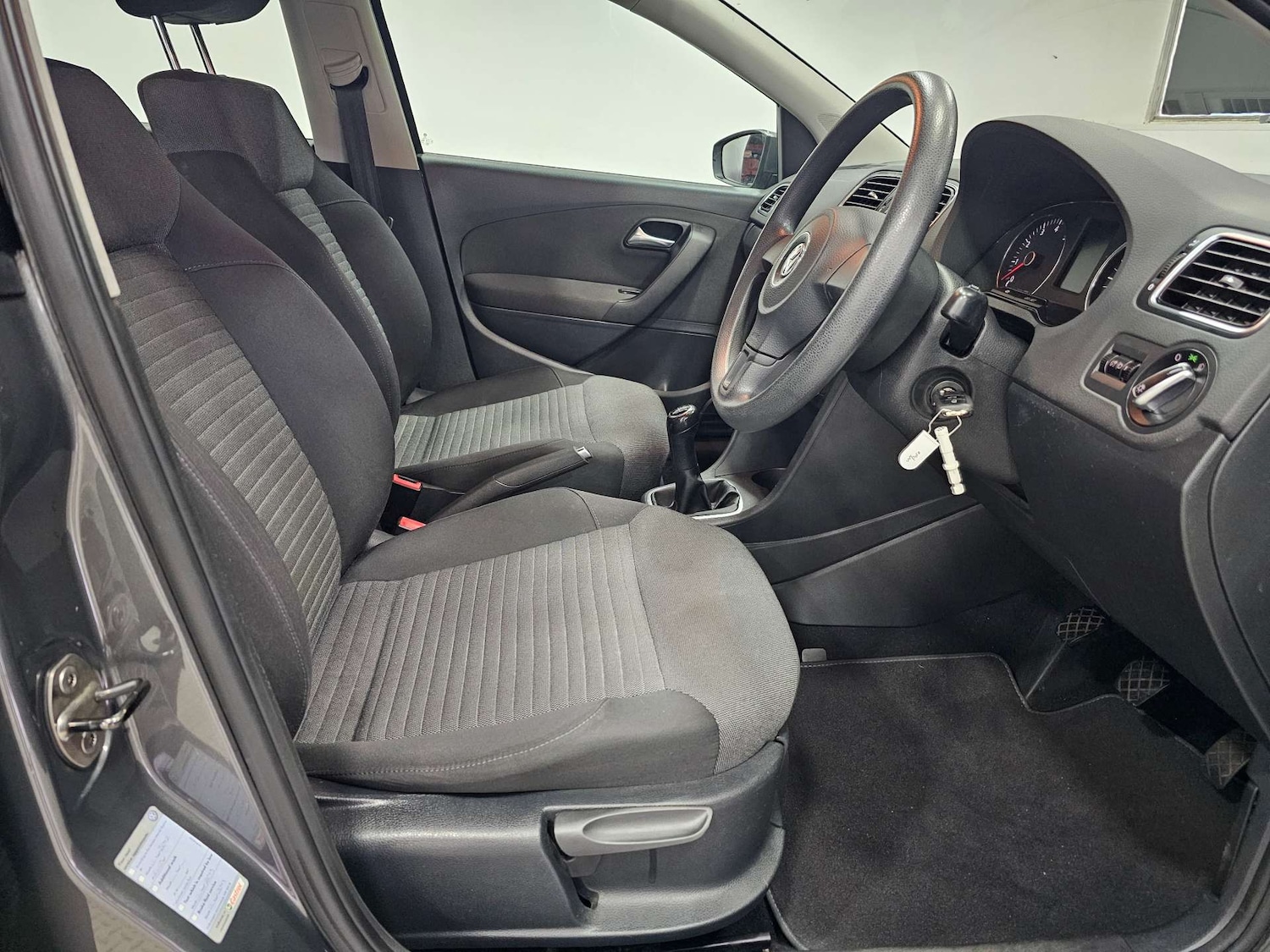 Used Volkswagen Polo 2010 for sale - 77403478: Photo 2