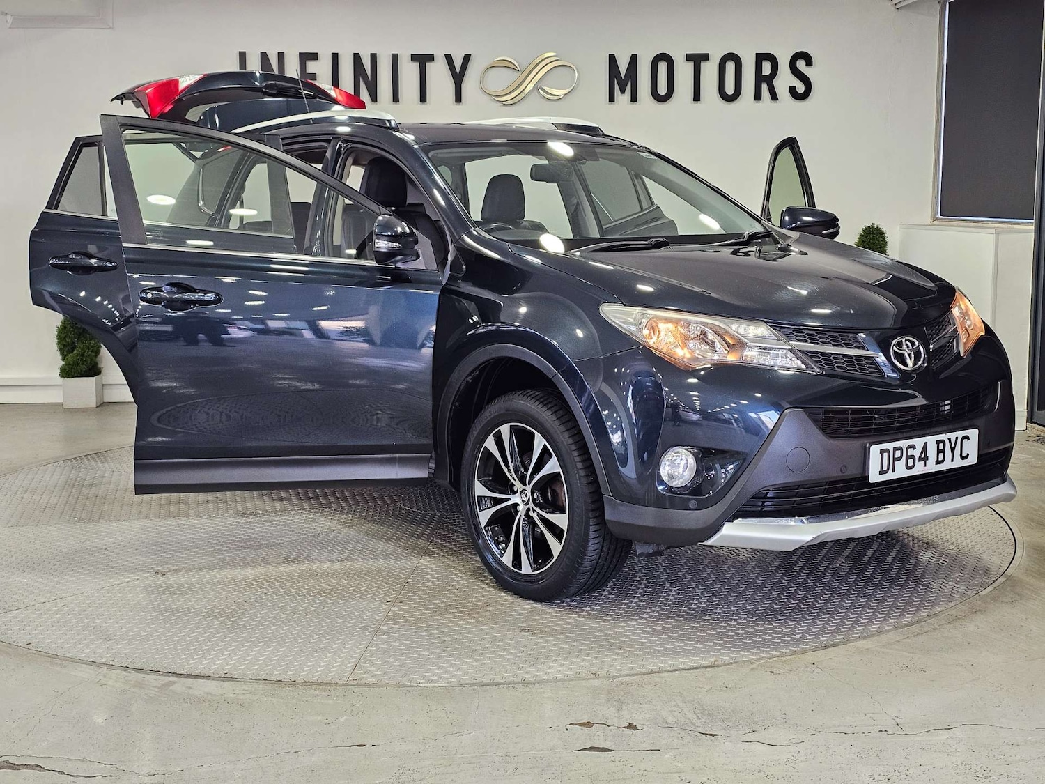 Used Toyota RAV4 2015 for sale - 77245605: Photo 42