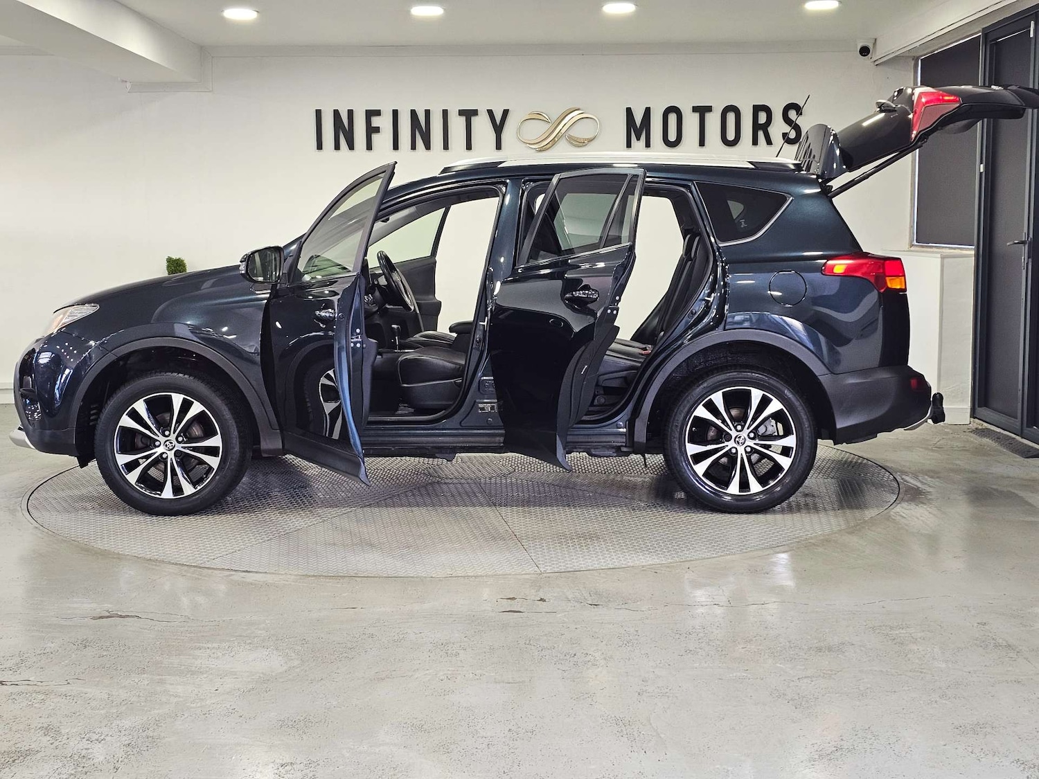 Used Toyota RAV4 2015 for sale - 77245605: Photo 45