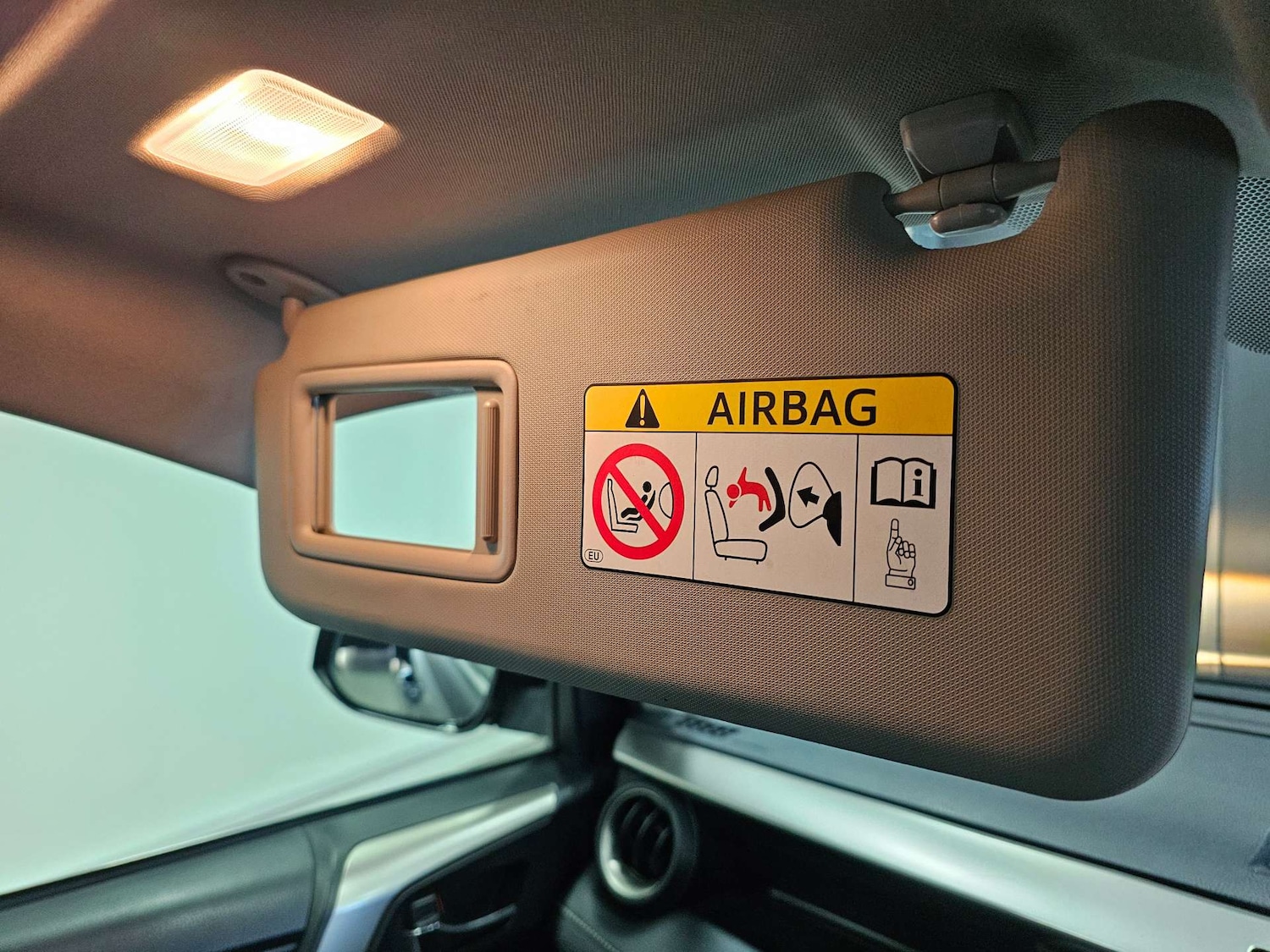 Used Toyota RAV4 2015 for sale - 77245605: Photo 70