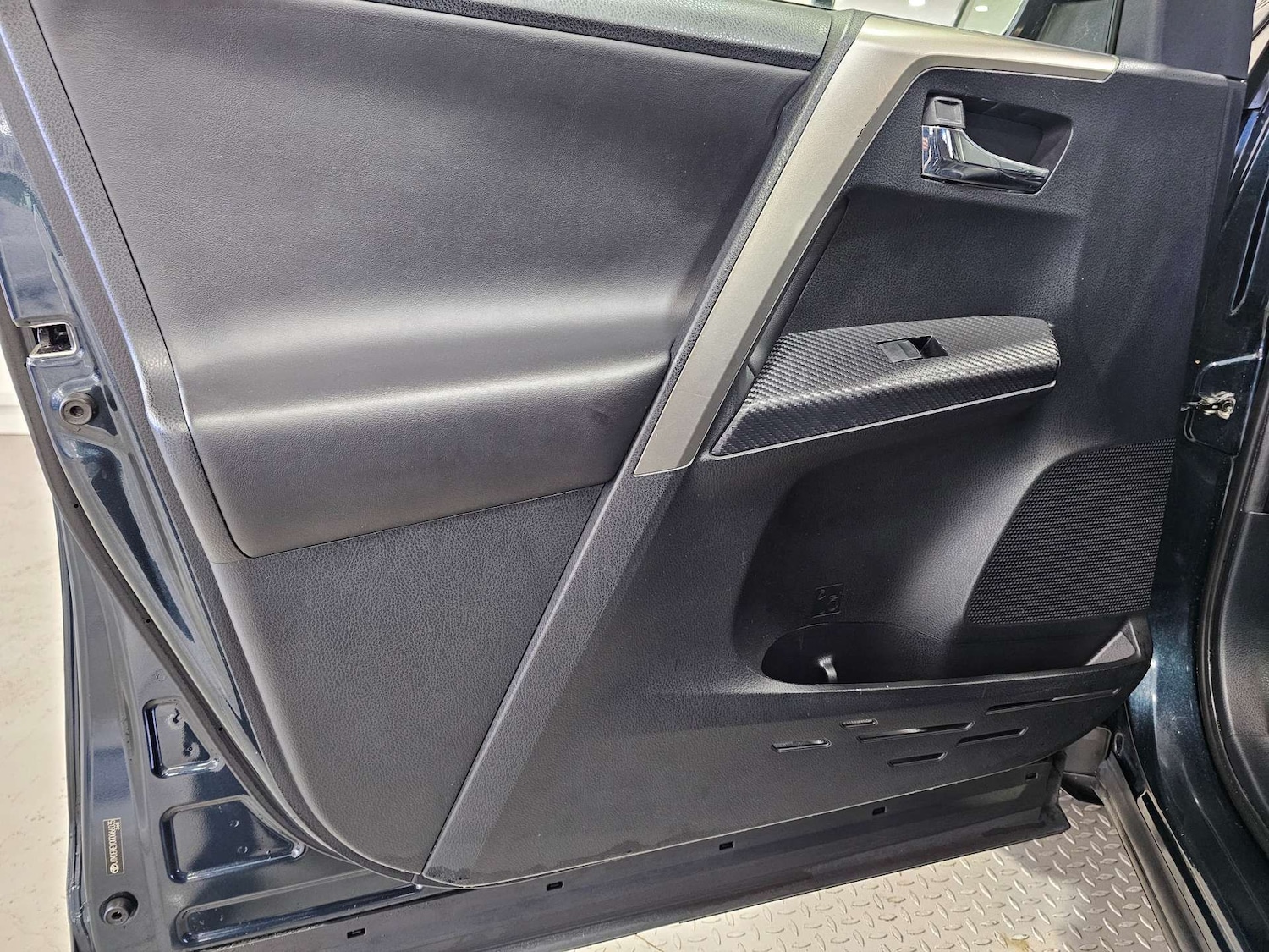 Used Toyota RAV4 2015 for sale - 77245605: Photo 85