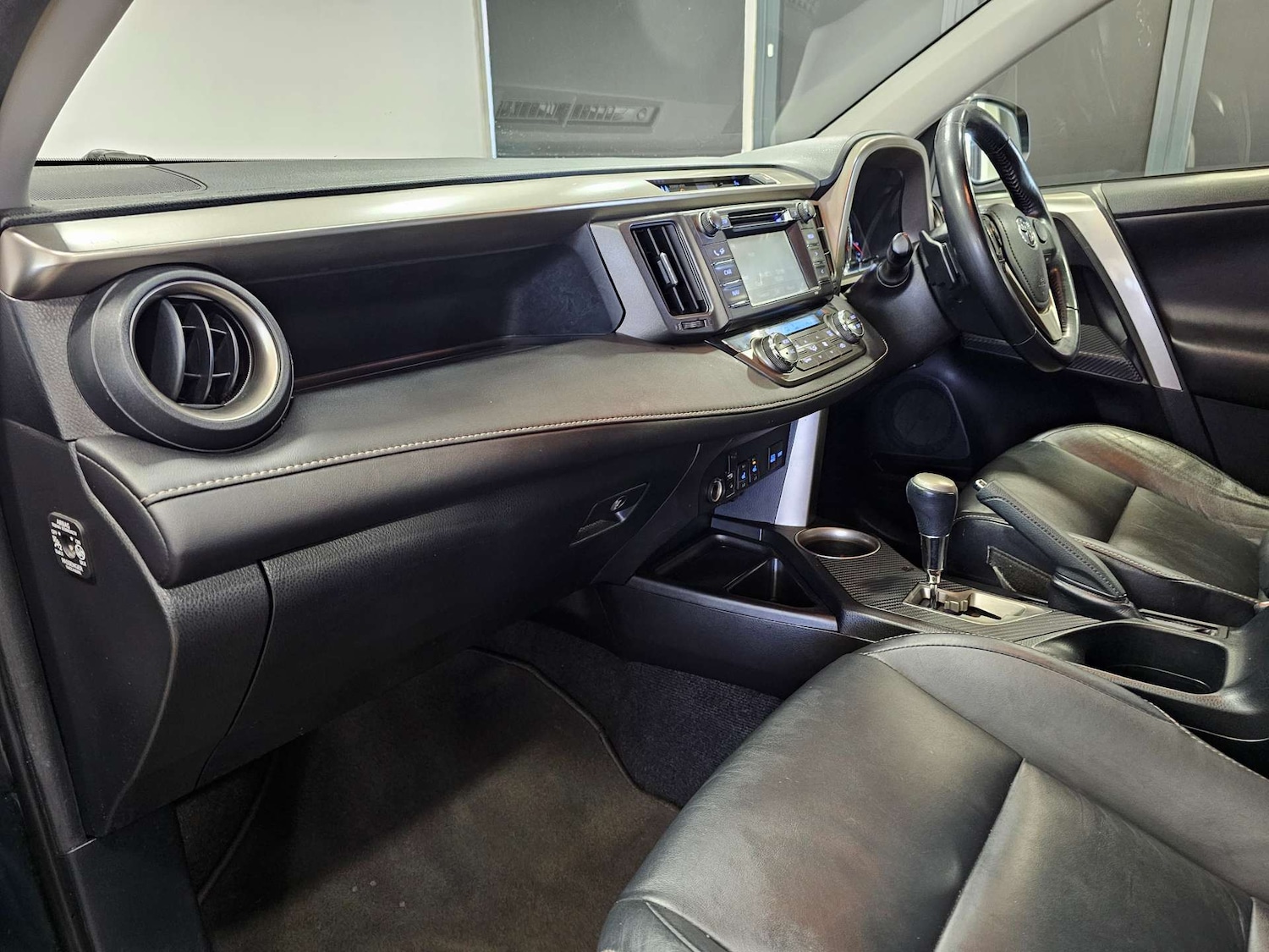 Used Toyota RAV4 2015 for sale - 77245605: Photo 89