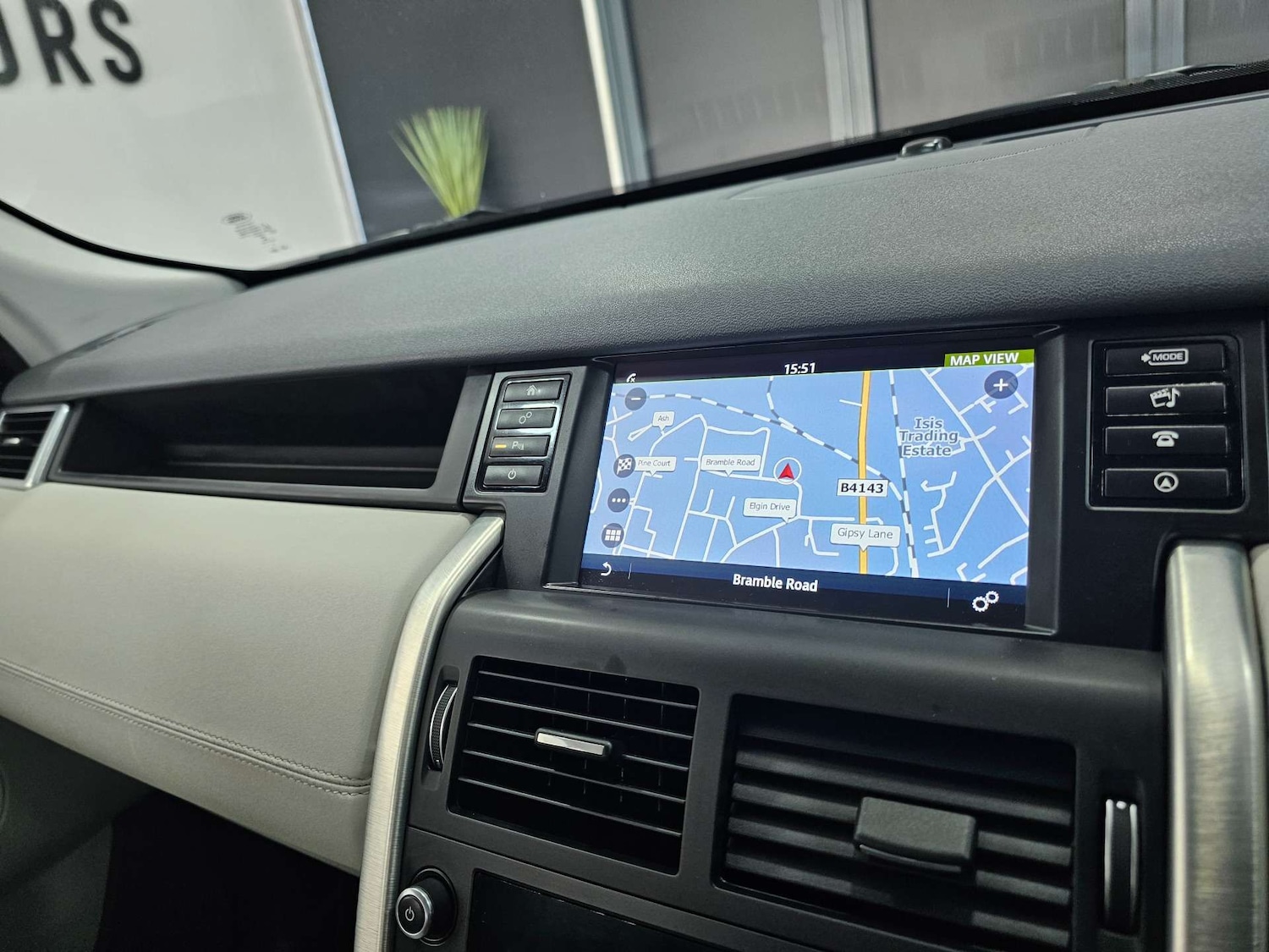 Used Land Rover Discovery Sport 2016 for sale - 77983801: Photo 2