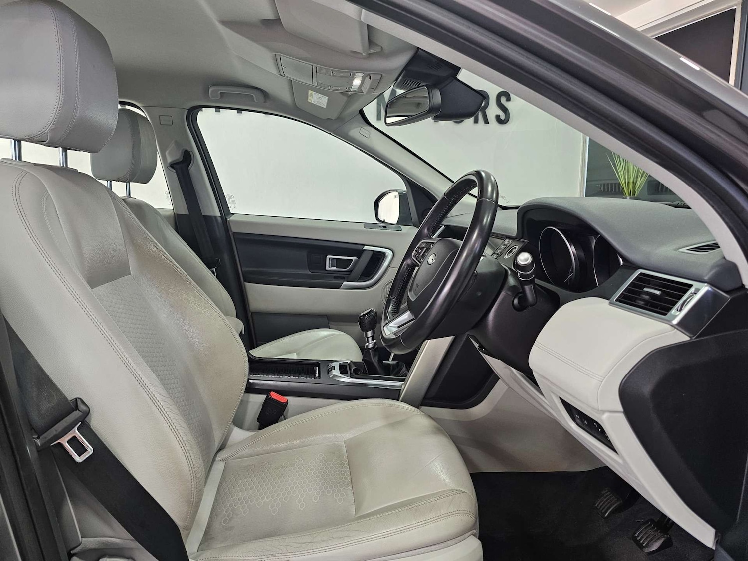 Used Land Rover Discovery Sport 2016 for sale - 77983801: Photo 3