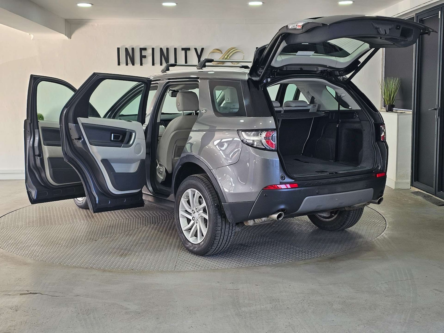 Used Land Rover Discovery Sport 2016 for sale - 77983801: Photo 47