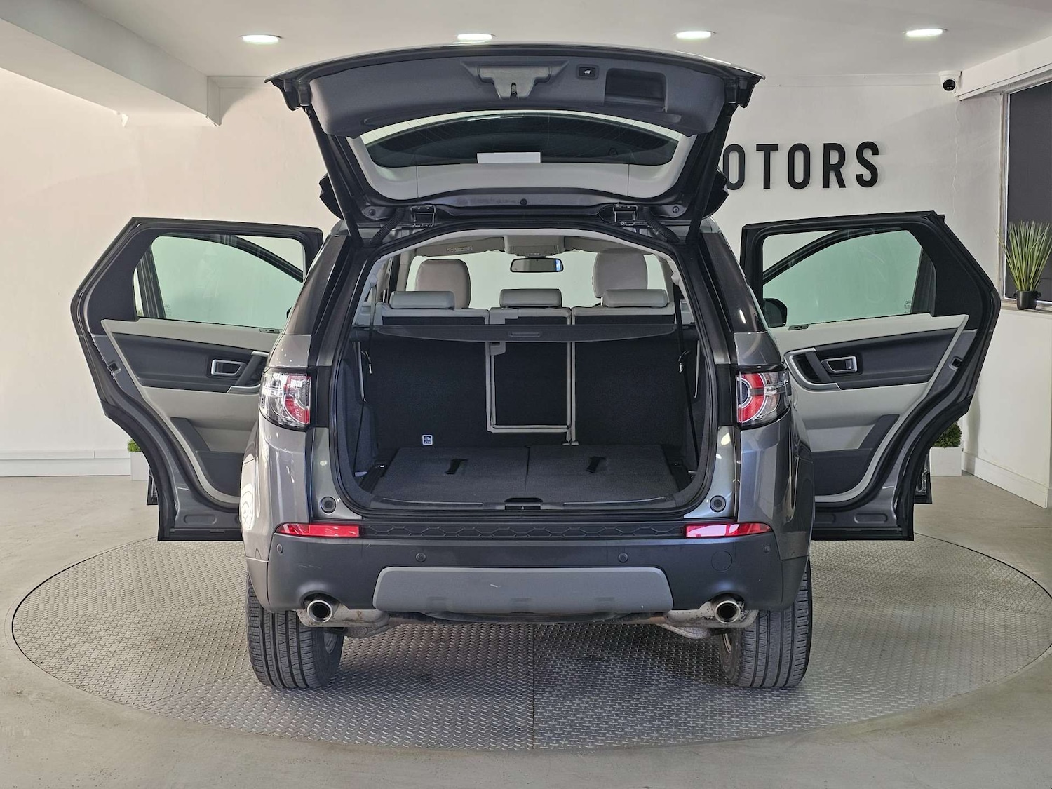 Used Land Rover Discovery Sport 2016 for sale - 77983801: Photo 48