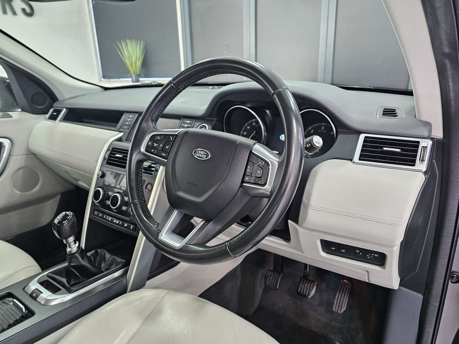 Used Land Rover Discovery Sport 2016 for sale - 77983801: Photo 5