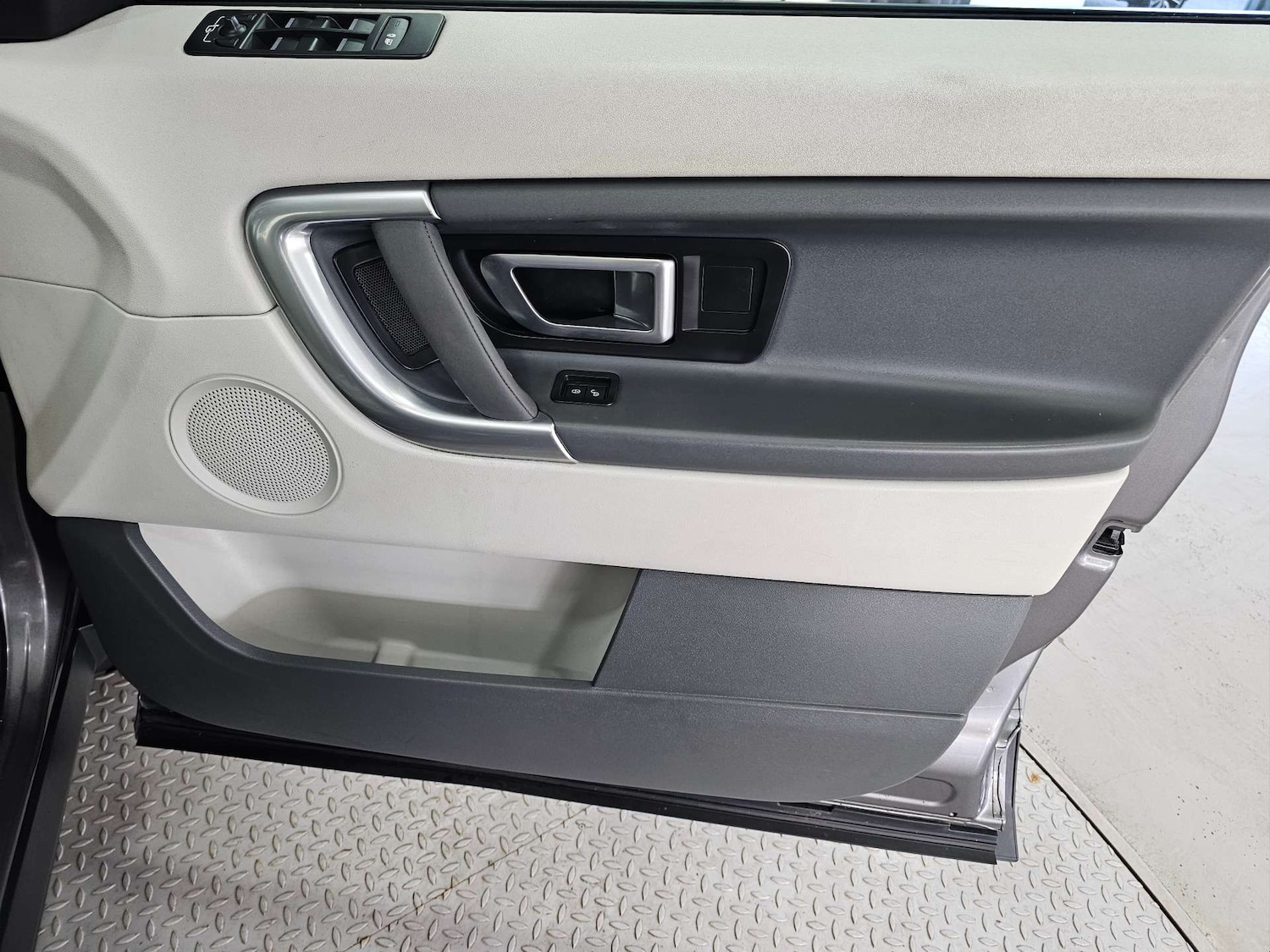 Used Land Rover Discovery Sport 2016 for sale - 77983801: Photo 51