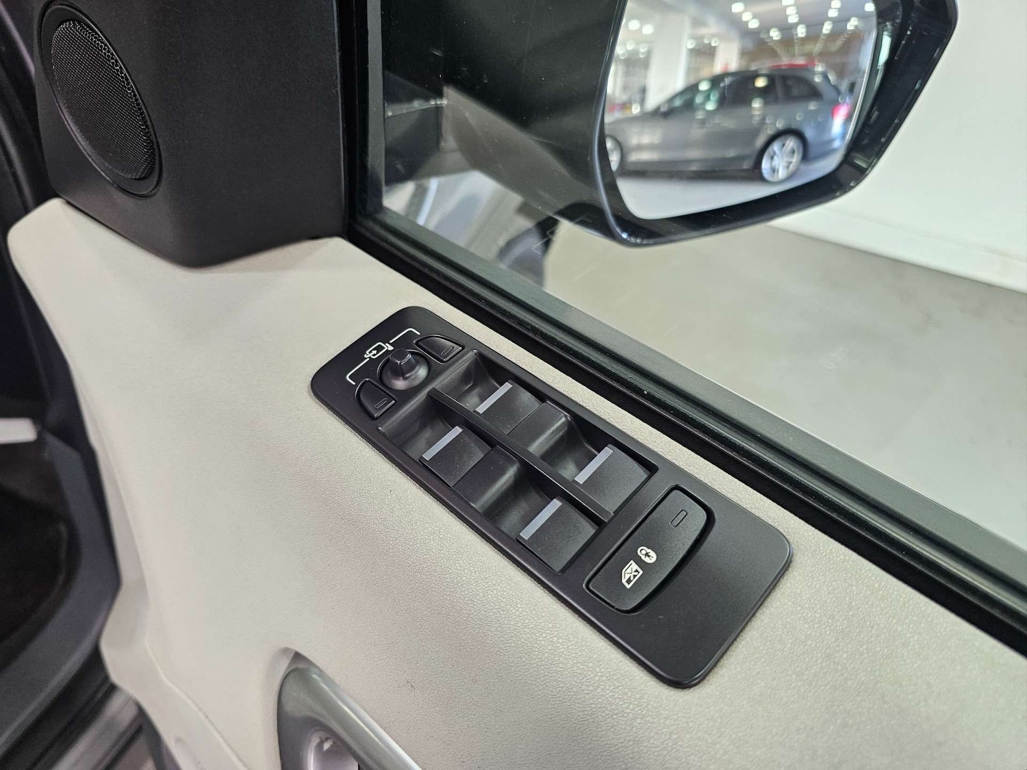 Used Land Rover Discovery Sport 2016 for sale - 77983801: Photo 56