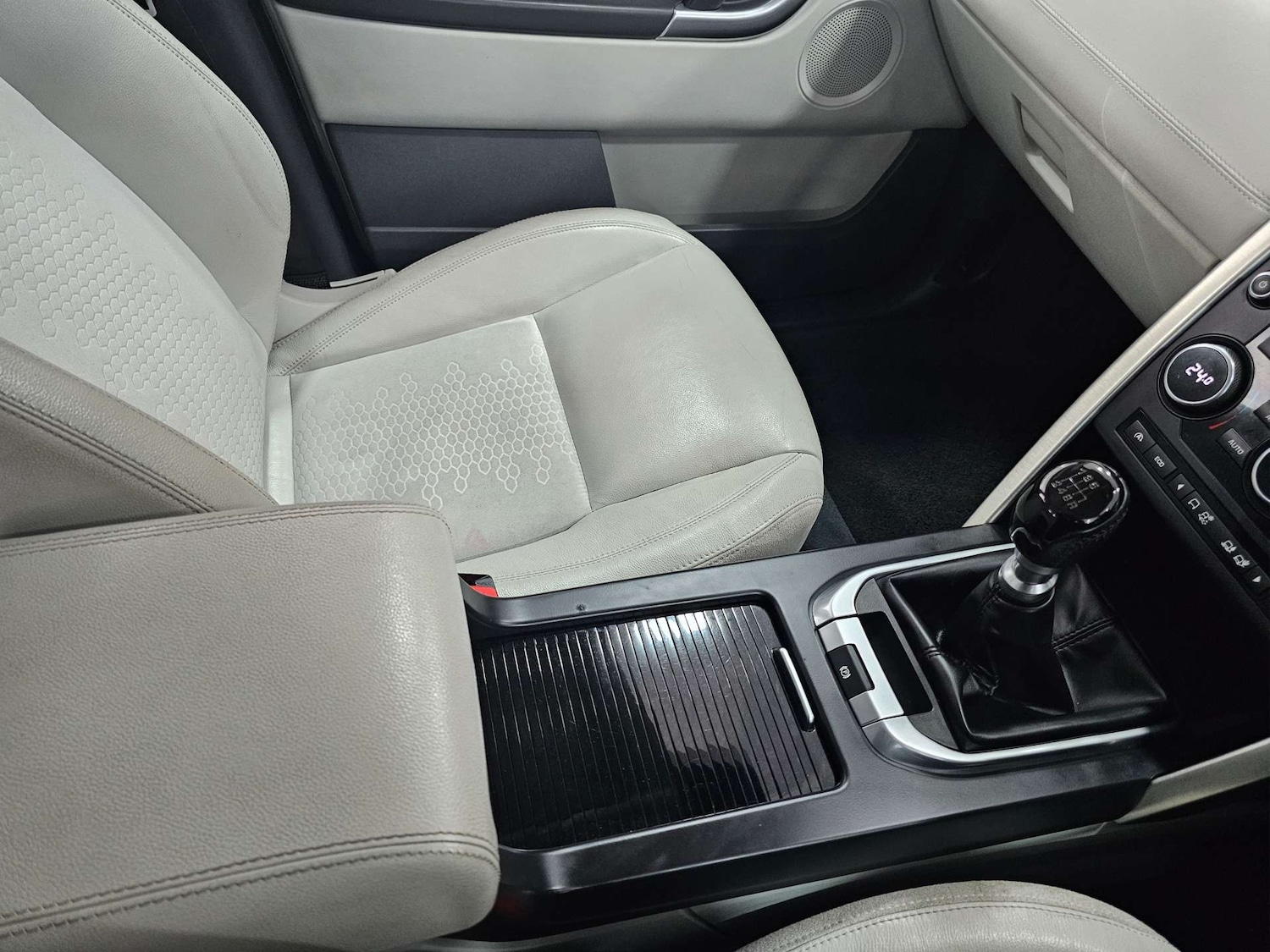 Used Land Rover Discovery Sport 2016 for sale - 77983801: Photo 64